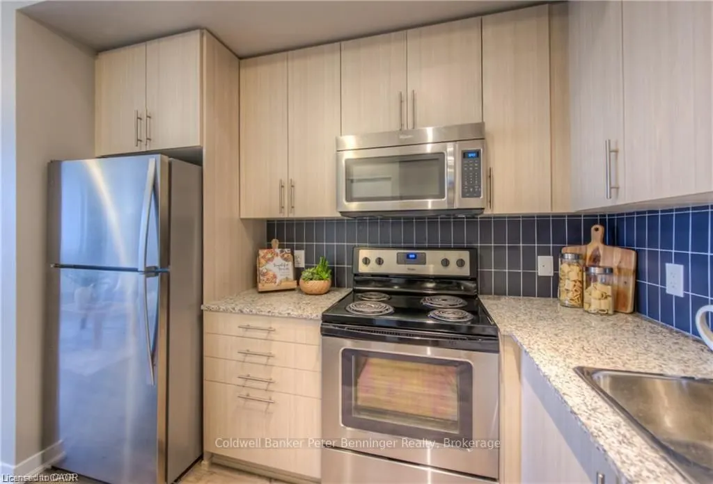 85 Duke Street W, #703