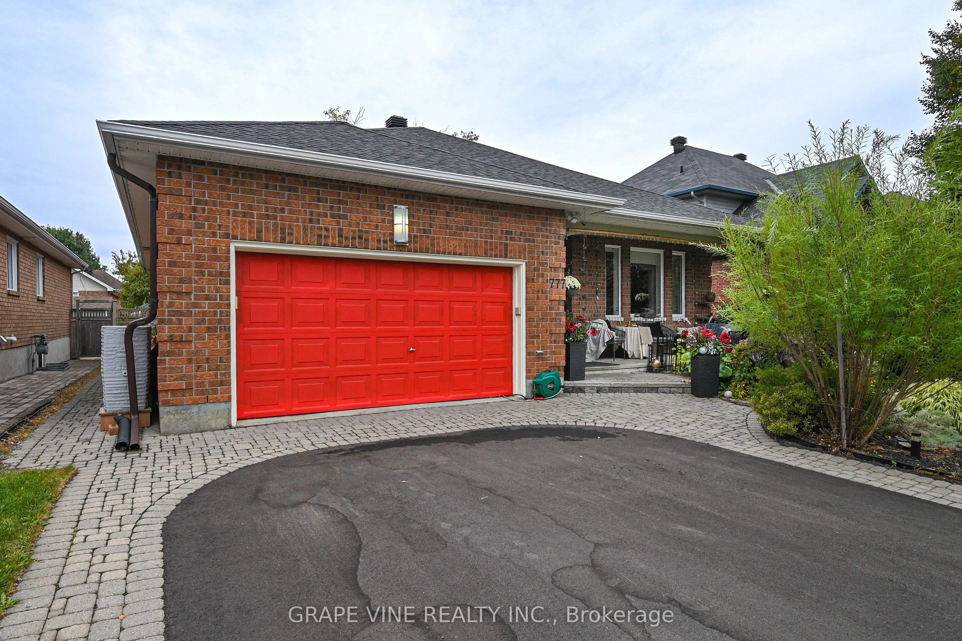 777 Rolling River Crescent