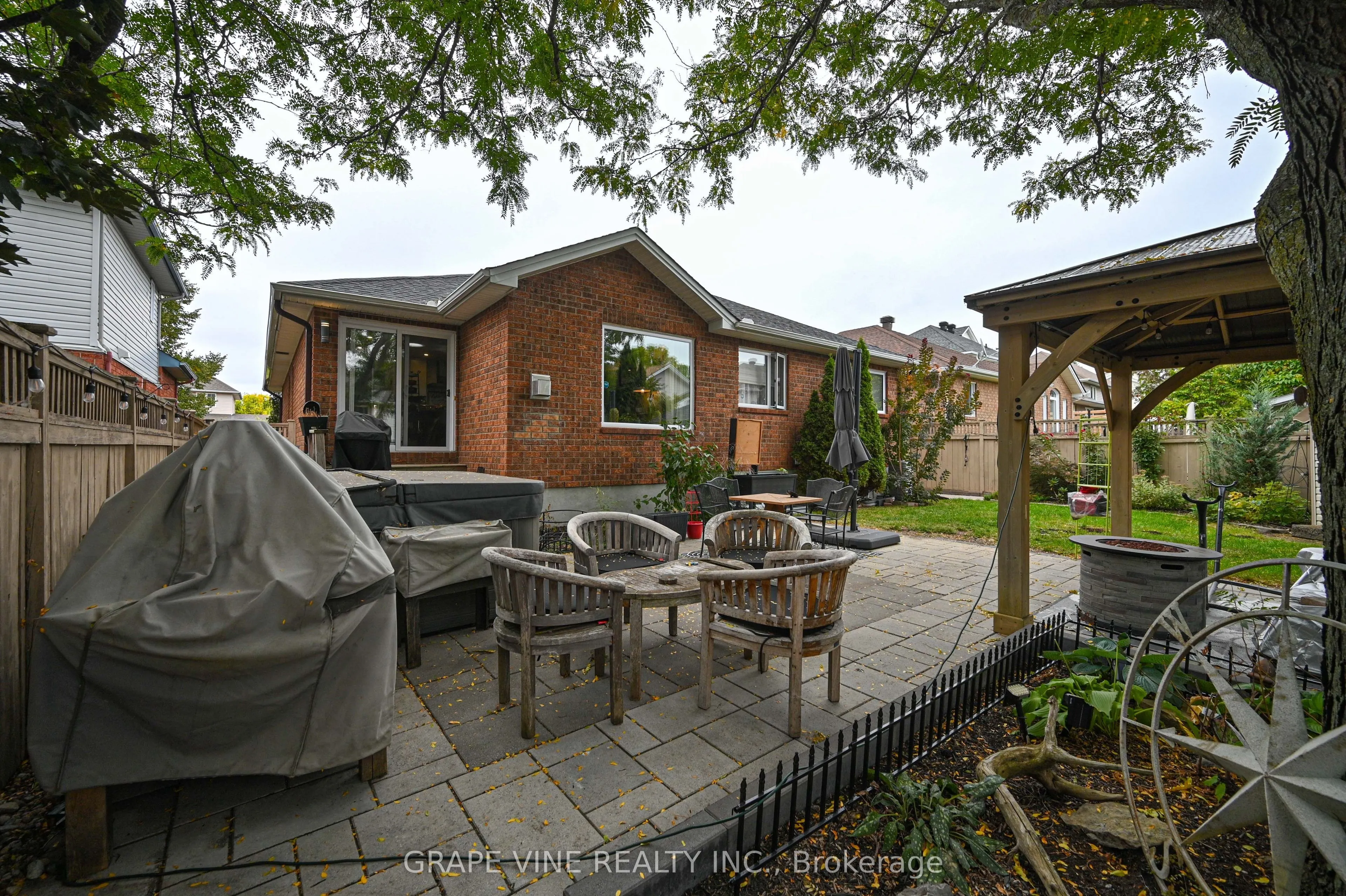 777 Rolling River Crescent