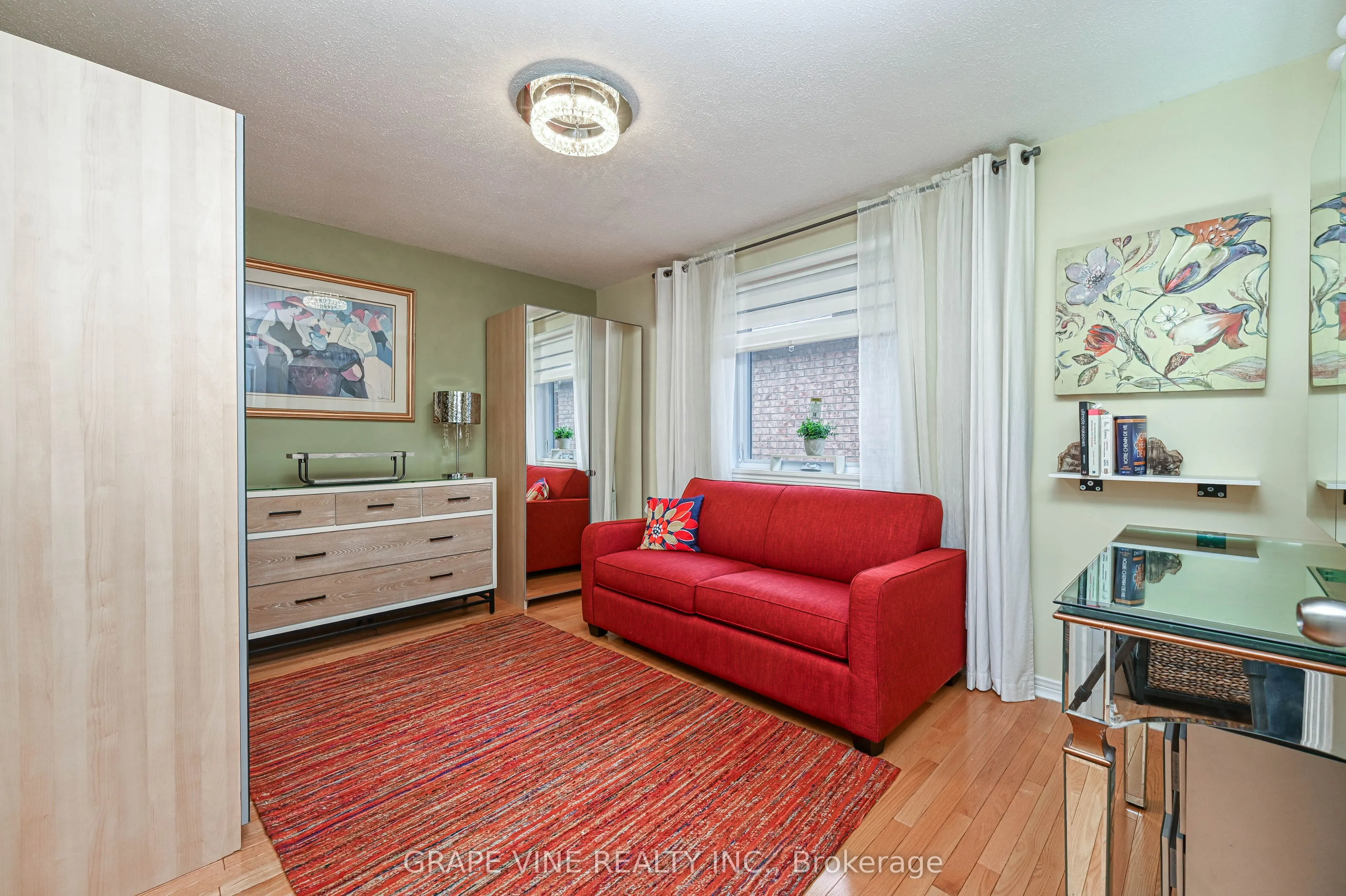 777 Rolling River Crescent