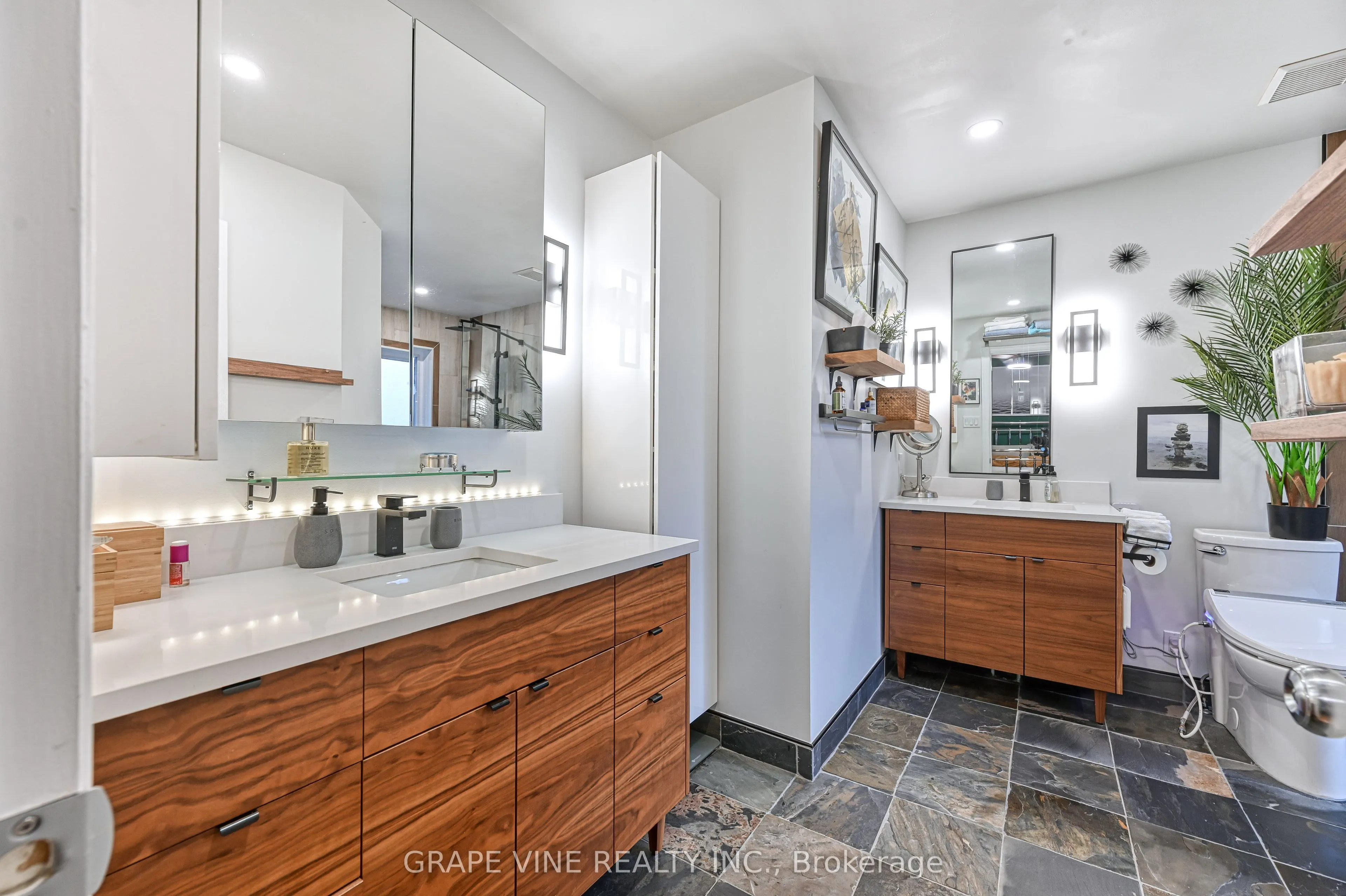 777 Rolling River Crescent