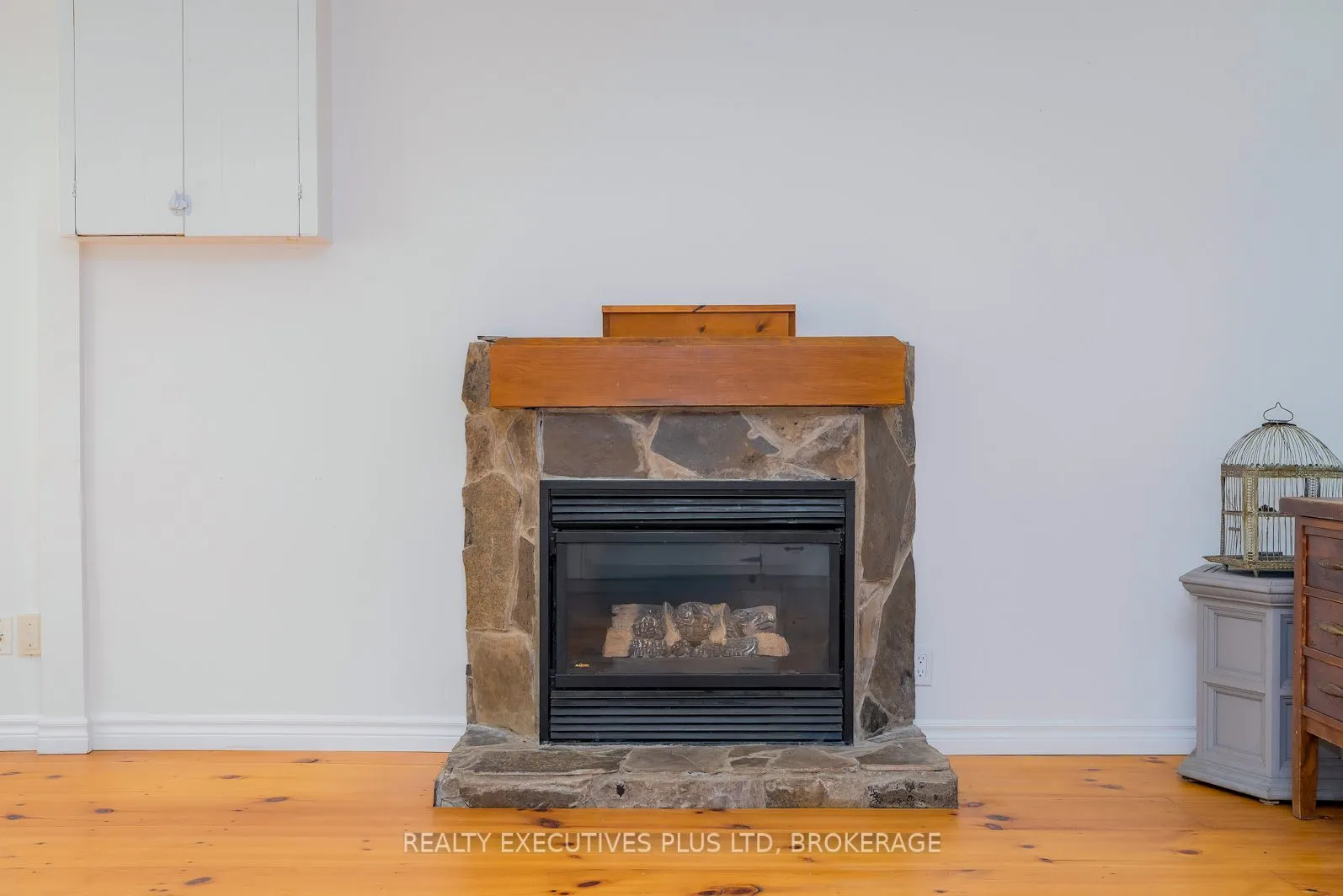 94 Huron Street E