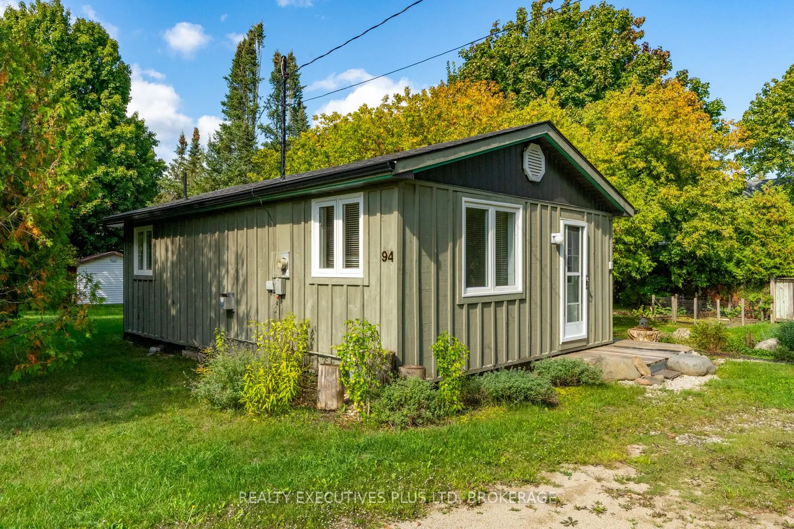 94 Huron Street E