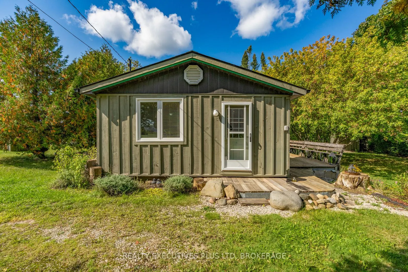 94 Huron Street E