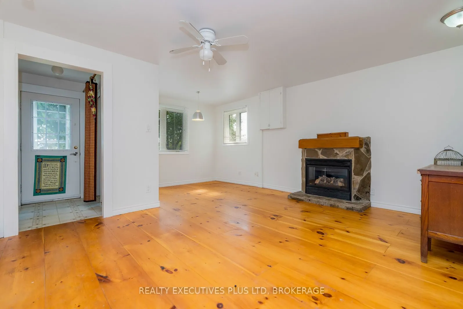 94 Huron Street E
