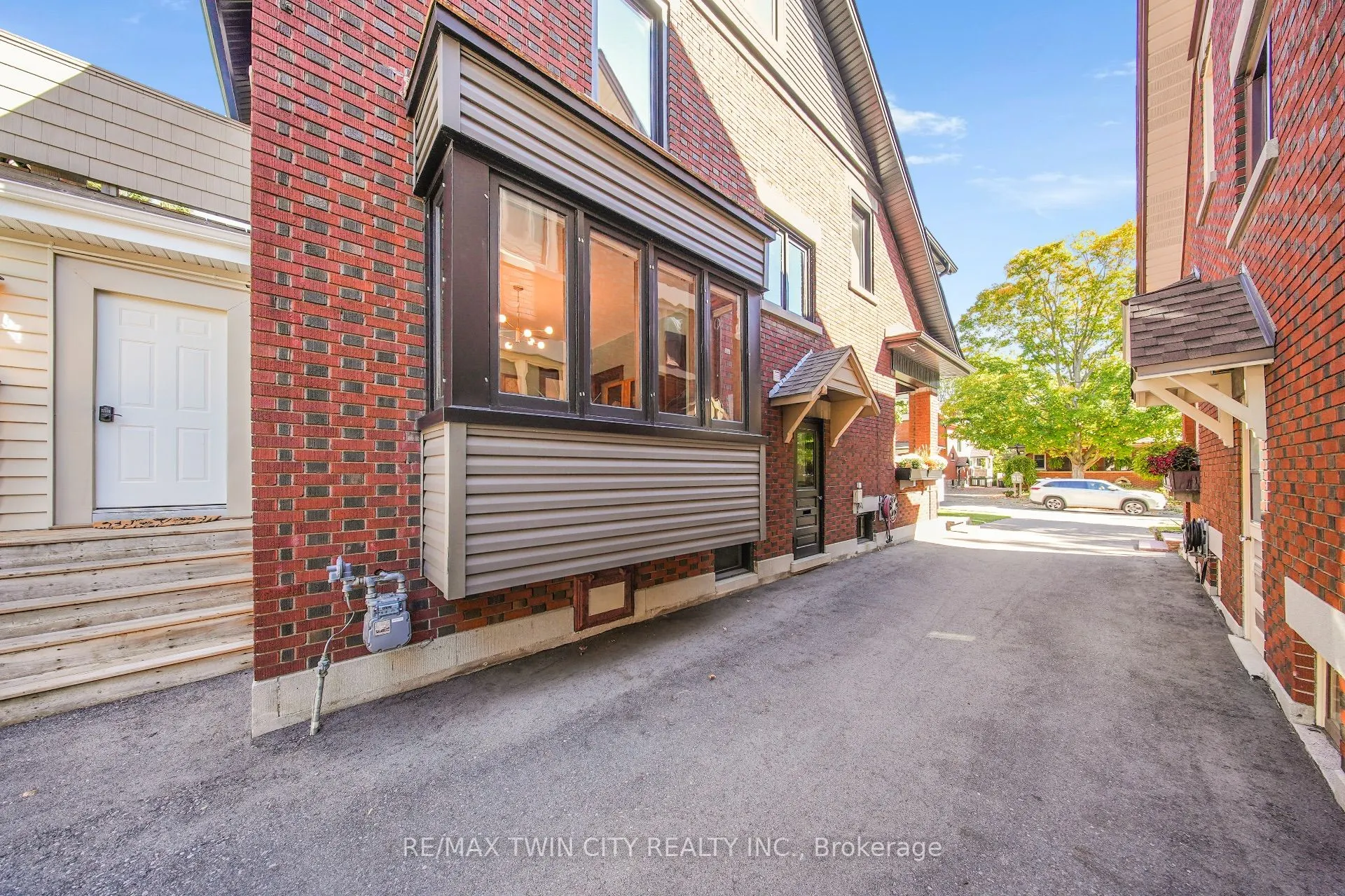 60 Heins Avenue