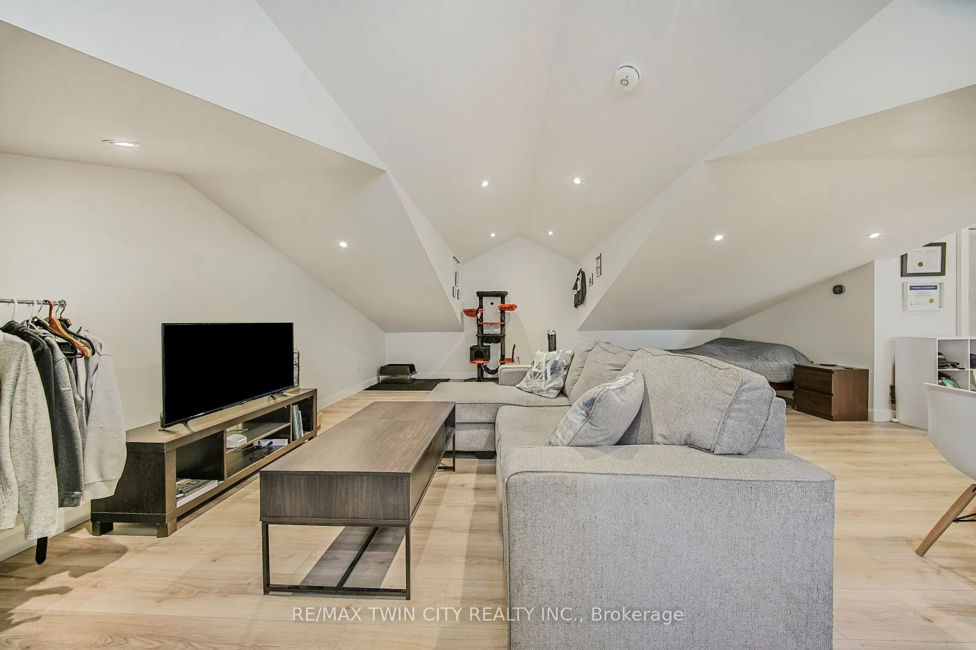 60 Heins Avenue