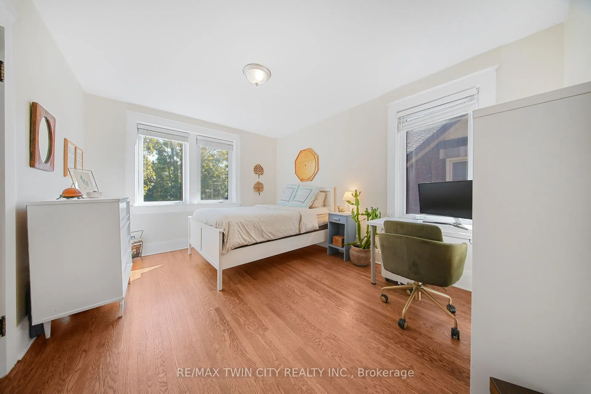 60 Heins Avenue