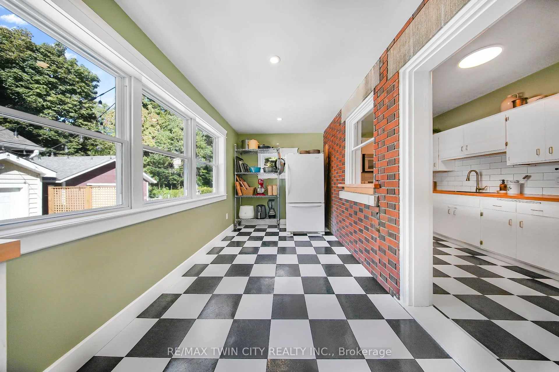 60 Heins Avenue