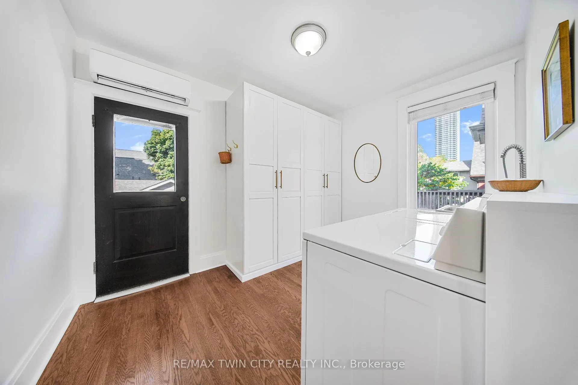 60 Heins Avenue