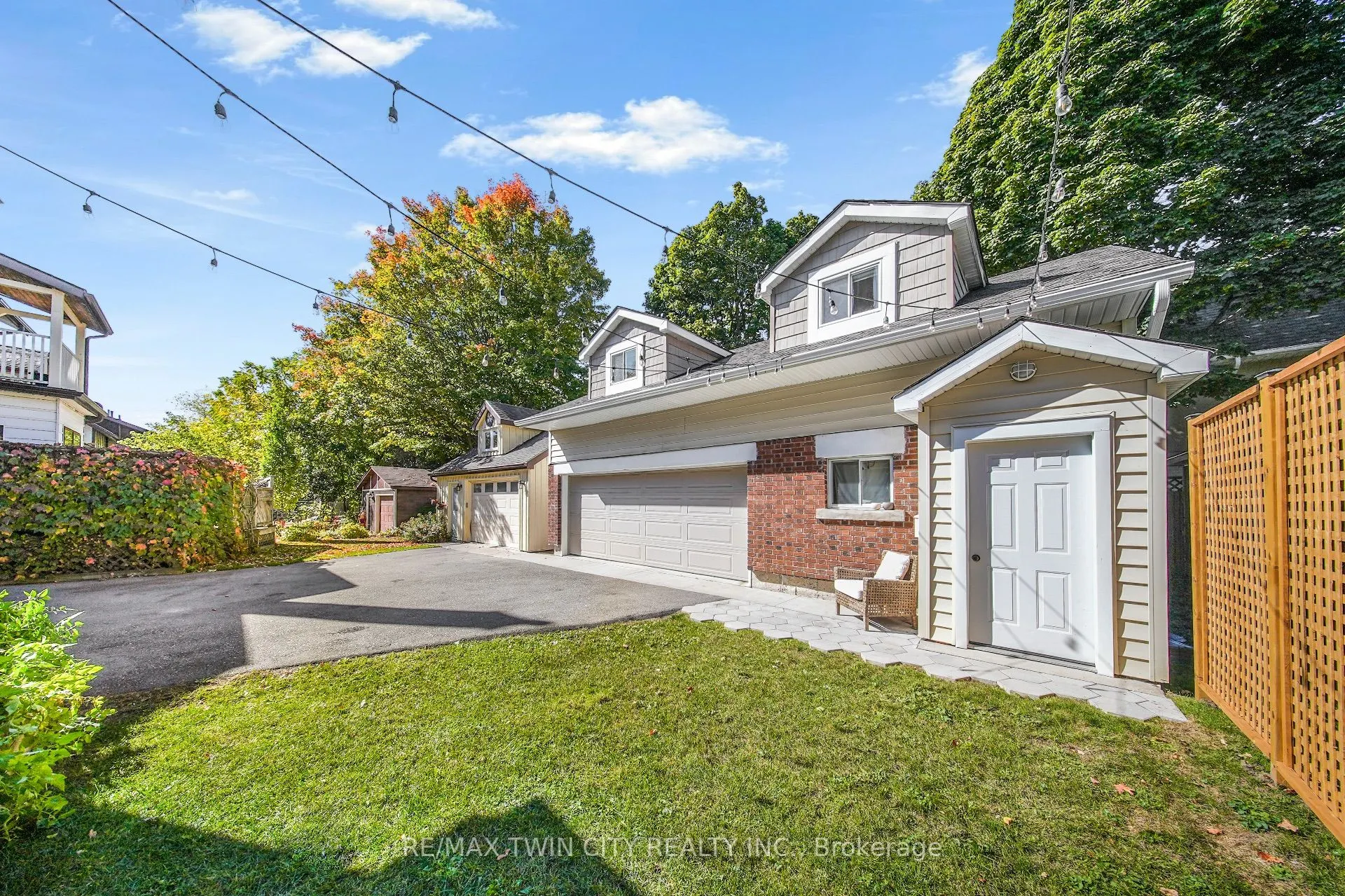 60 Heins Avenue