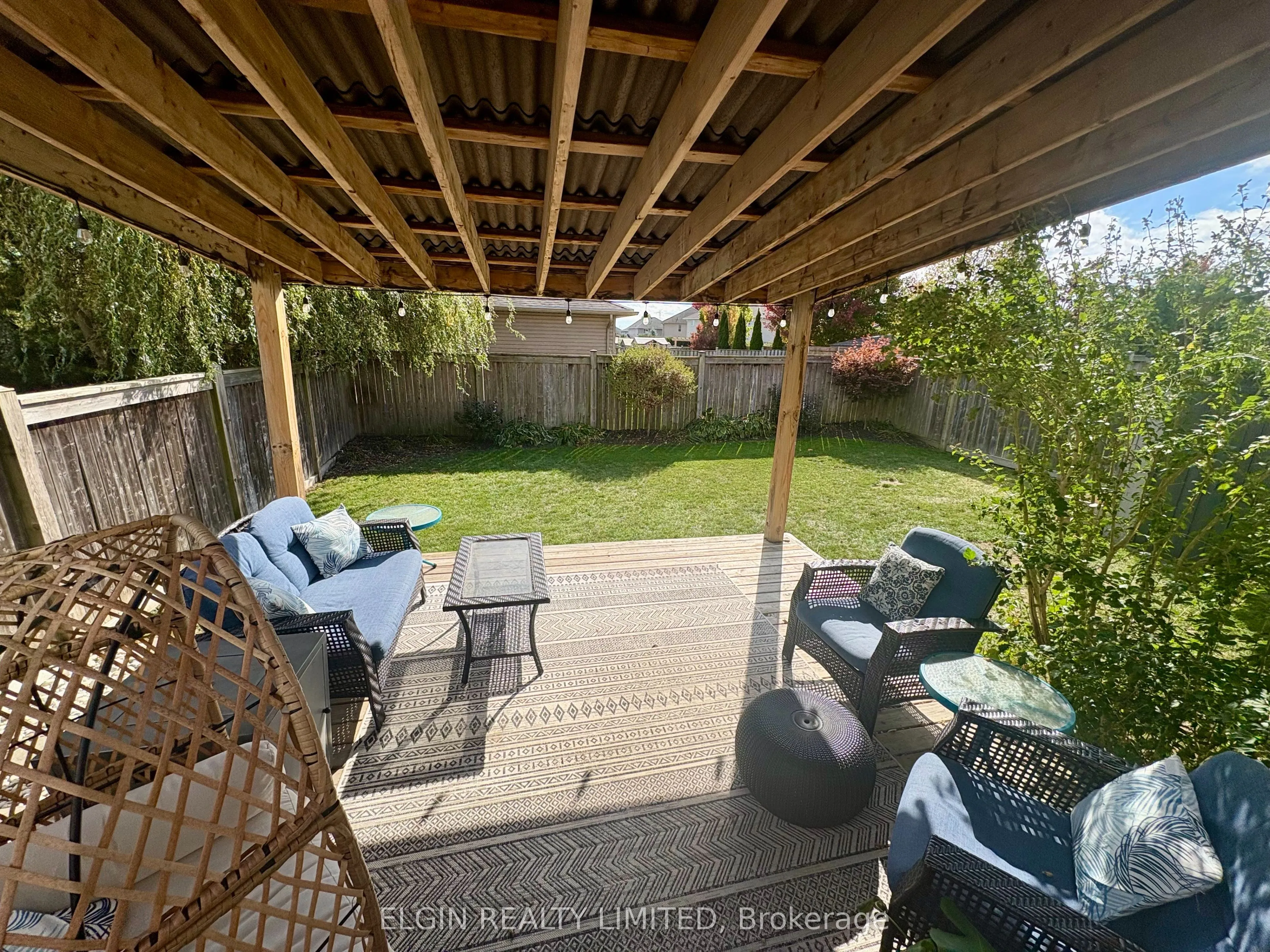 10 Ambleside Drive