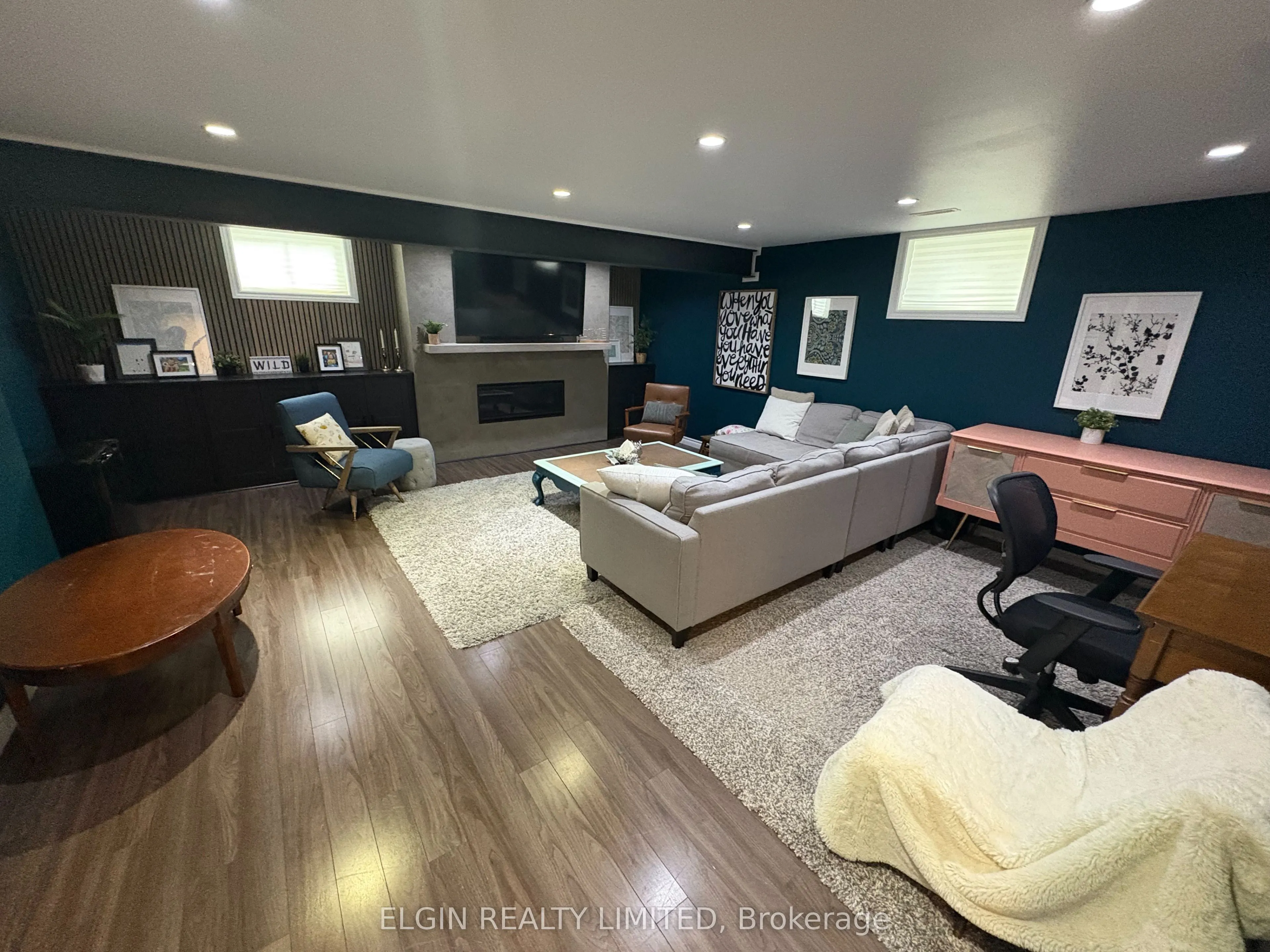 10 Ambleside Drive
