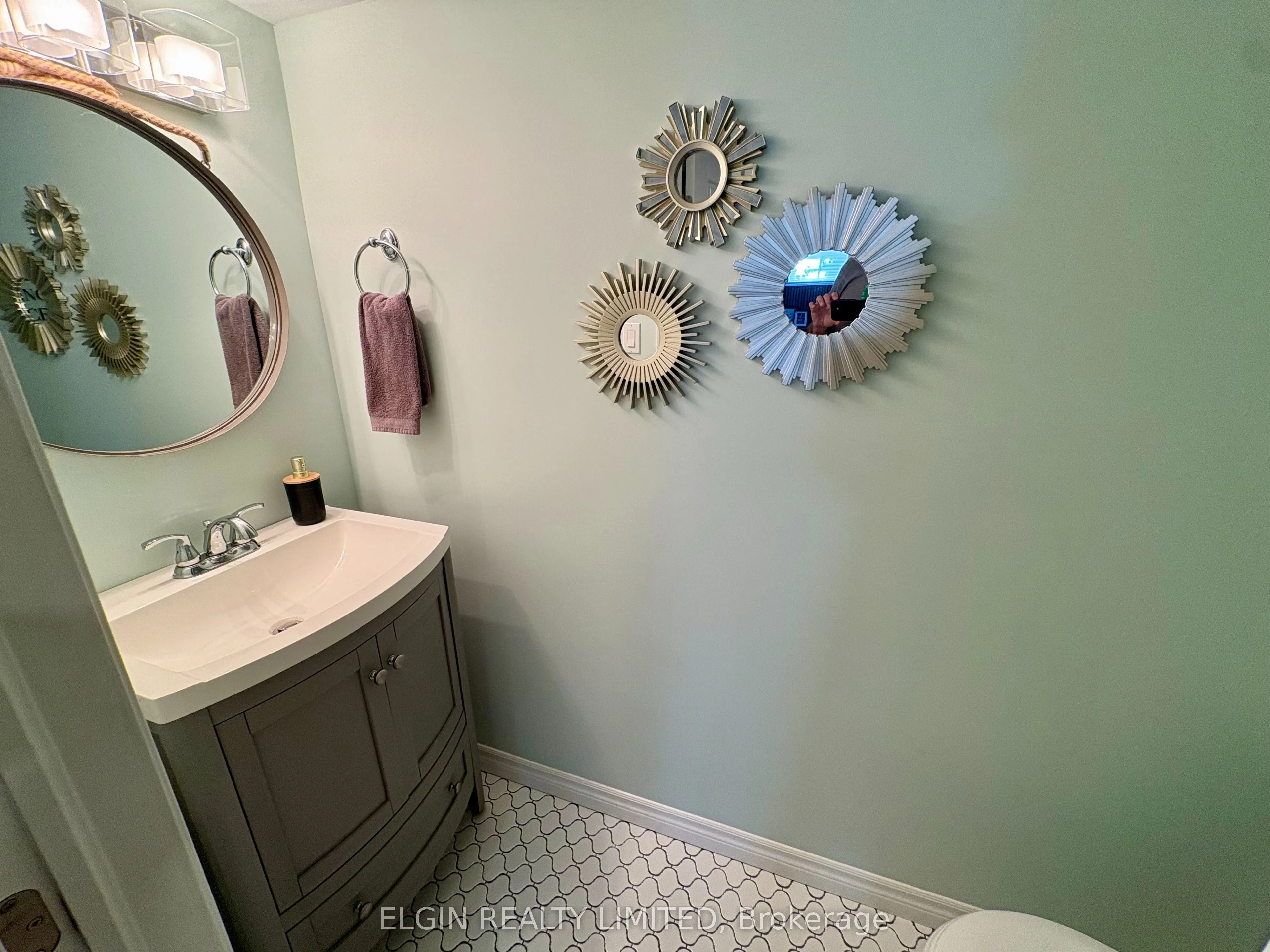 10 Ambleside Drive