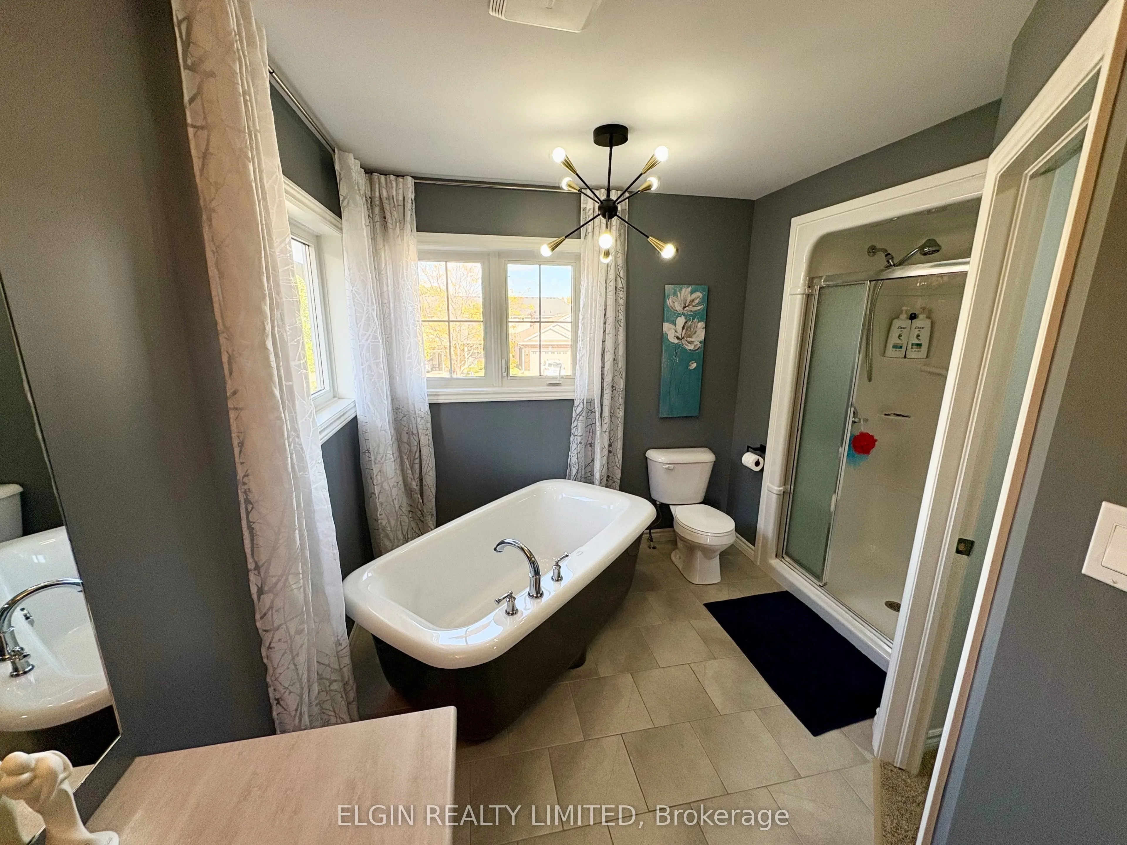 10 Ambleside Drive