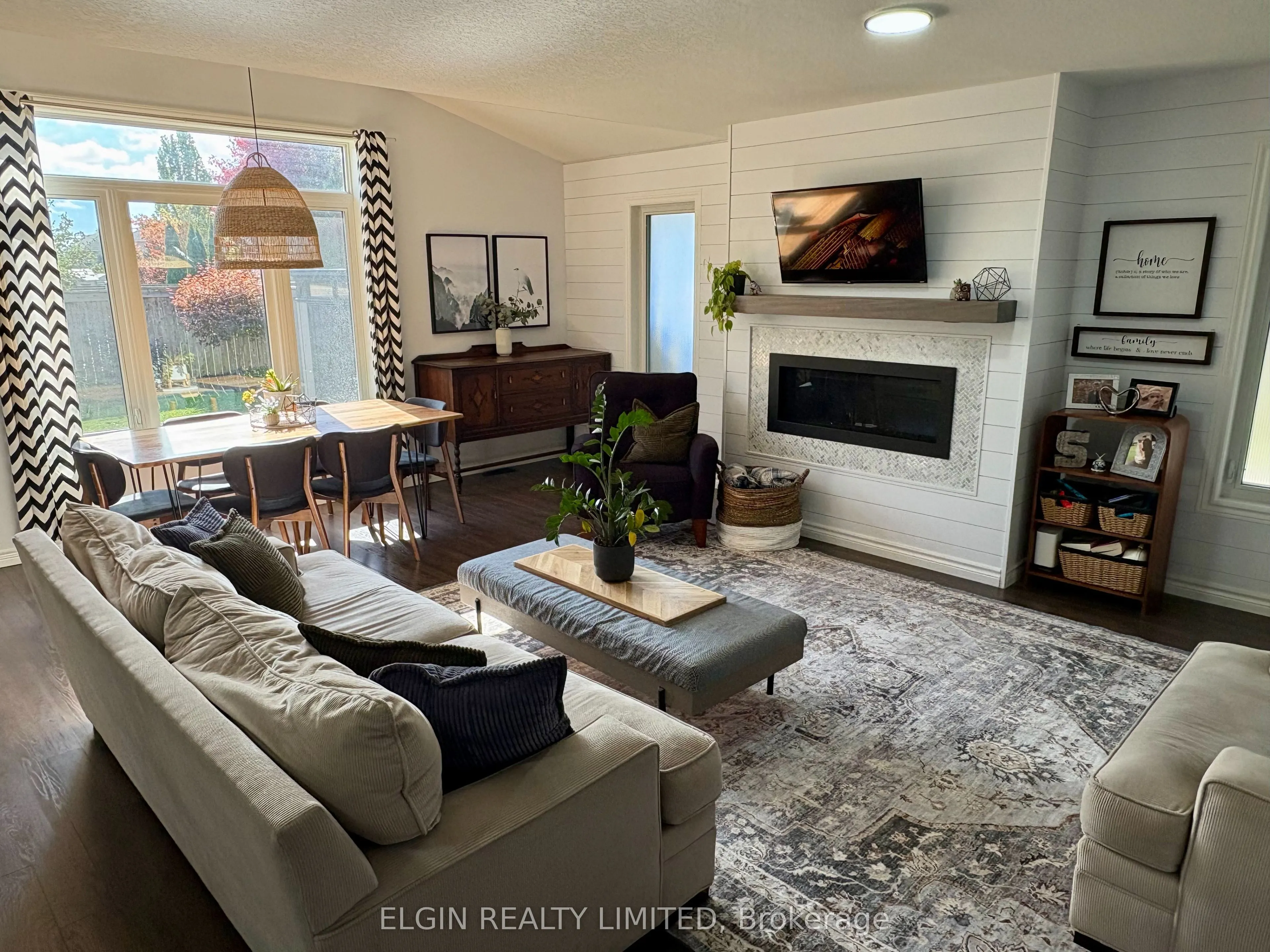 10 Ambleside Drive