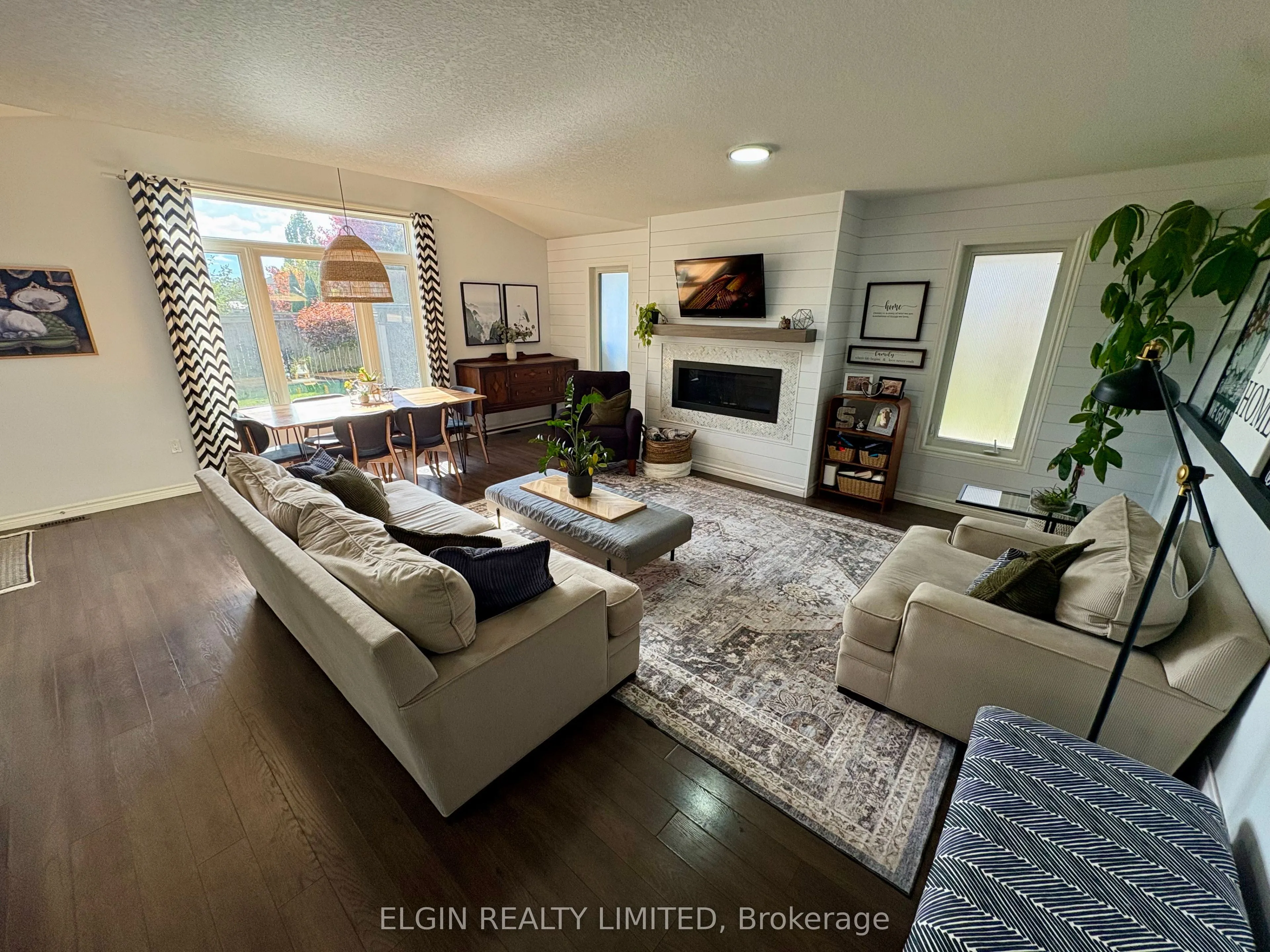 10 Ambleside Drive