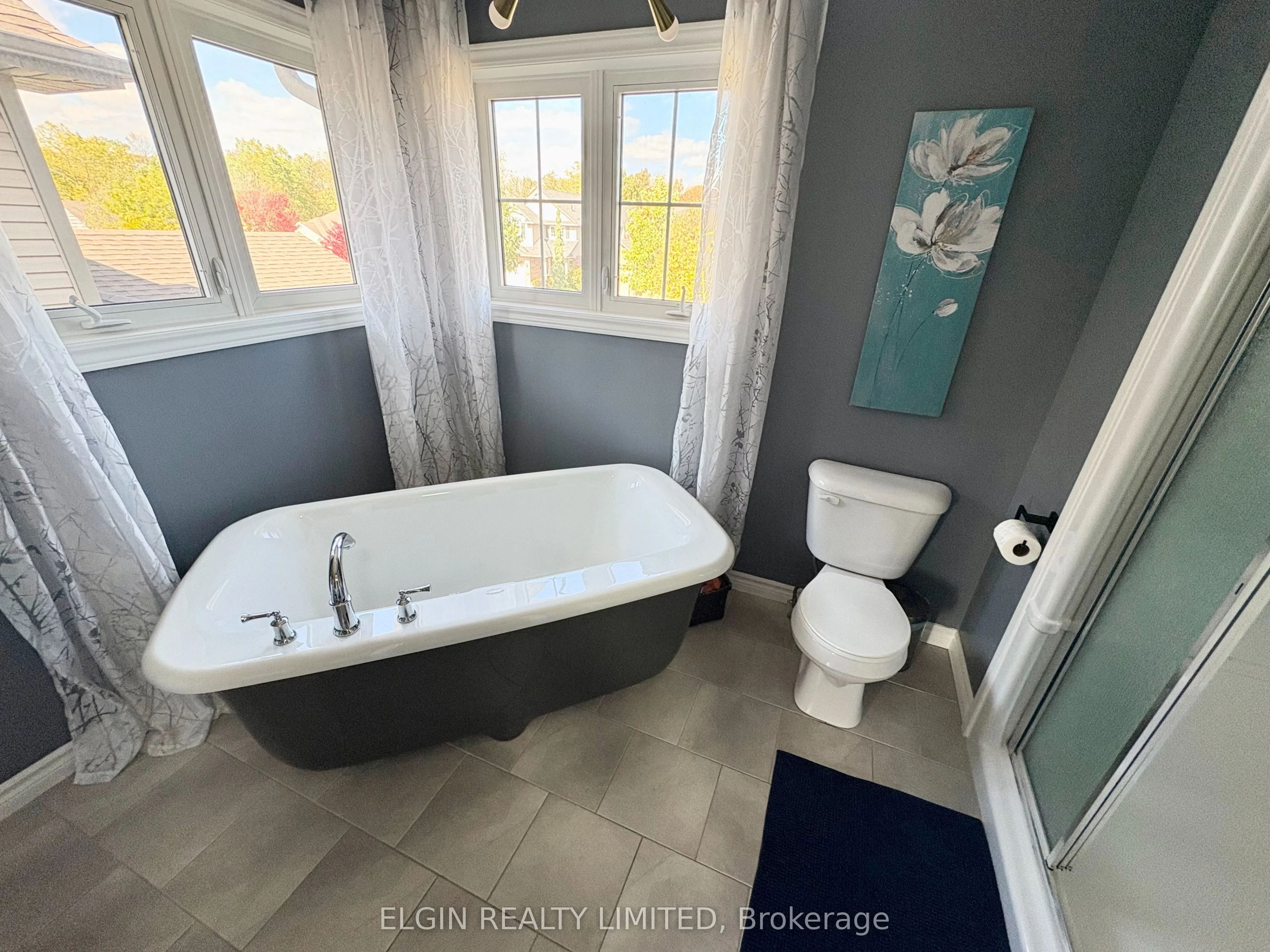 10 Ambleside Drive