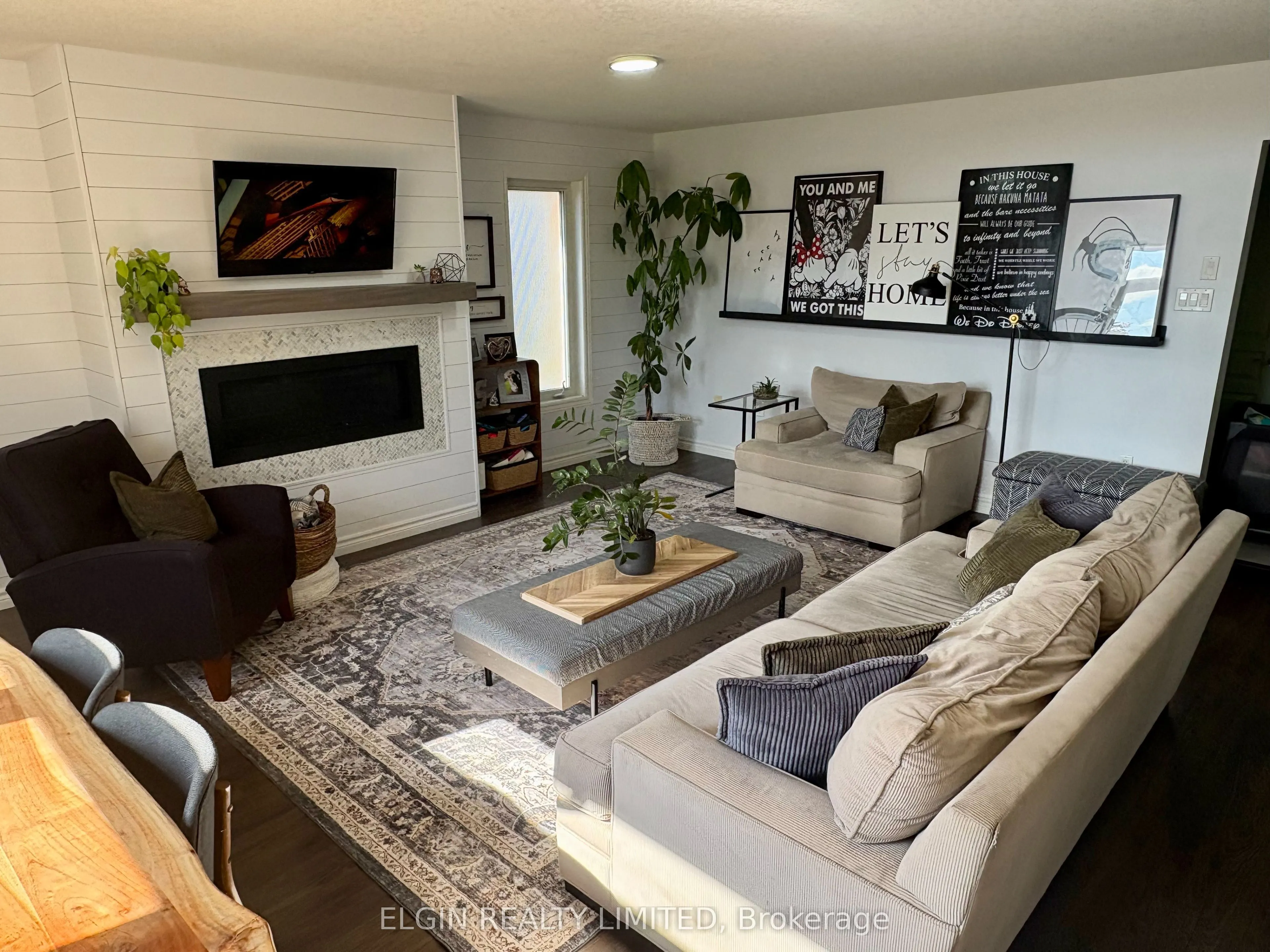 10 Ambleside Drive