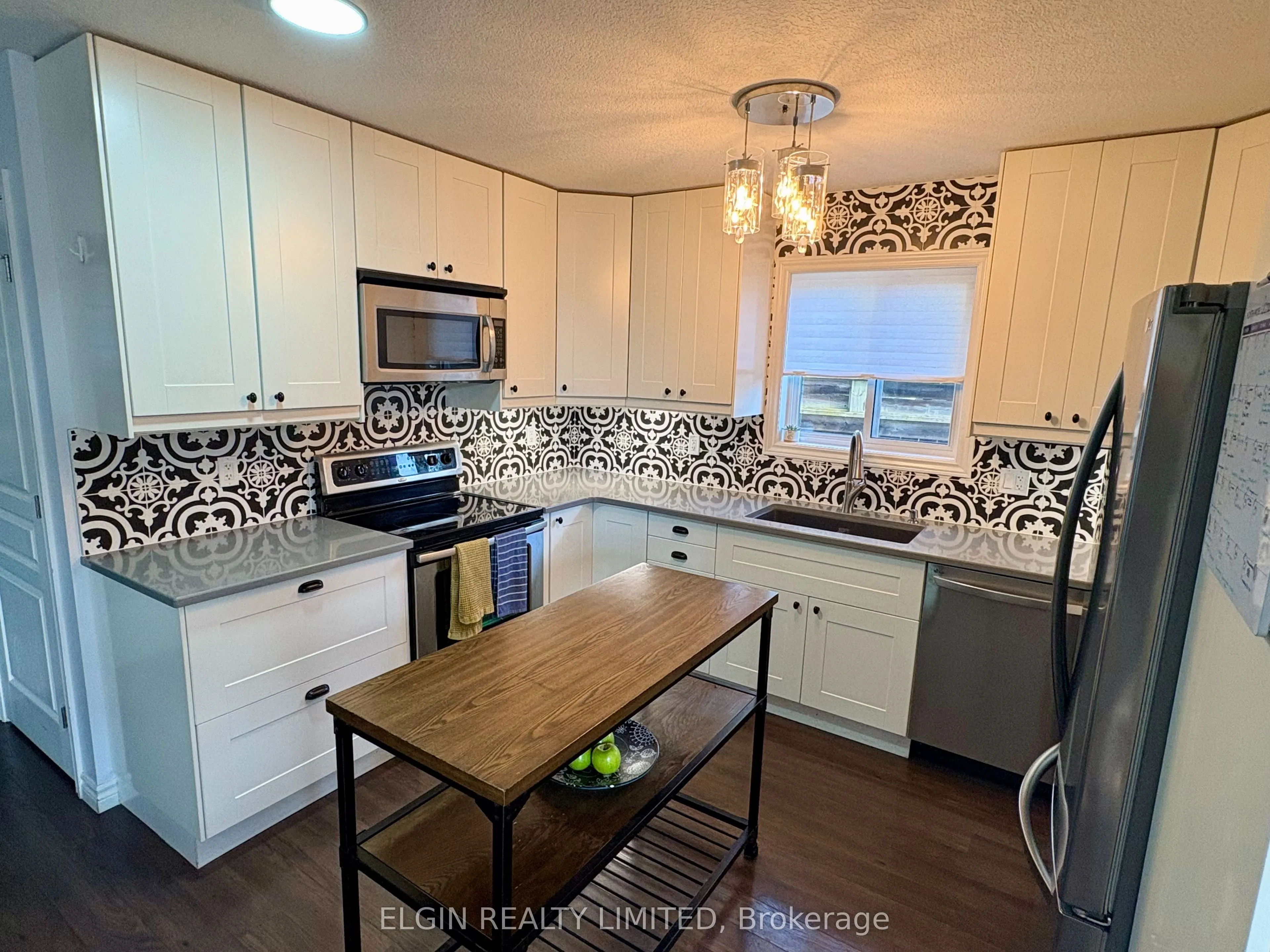 10 Ambleside Drive
