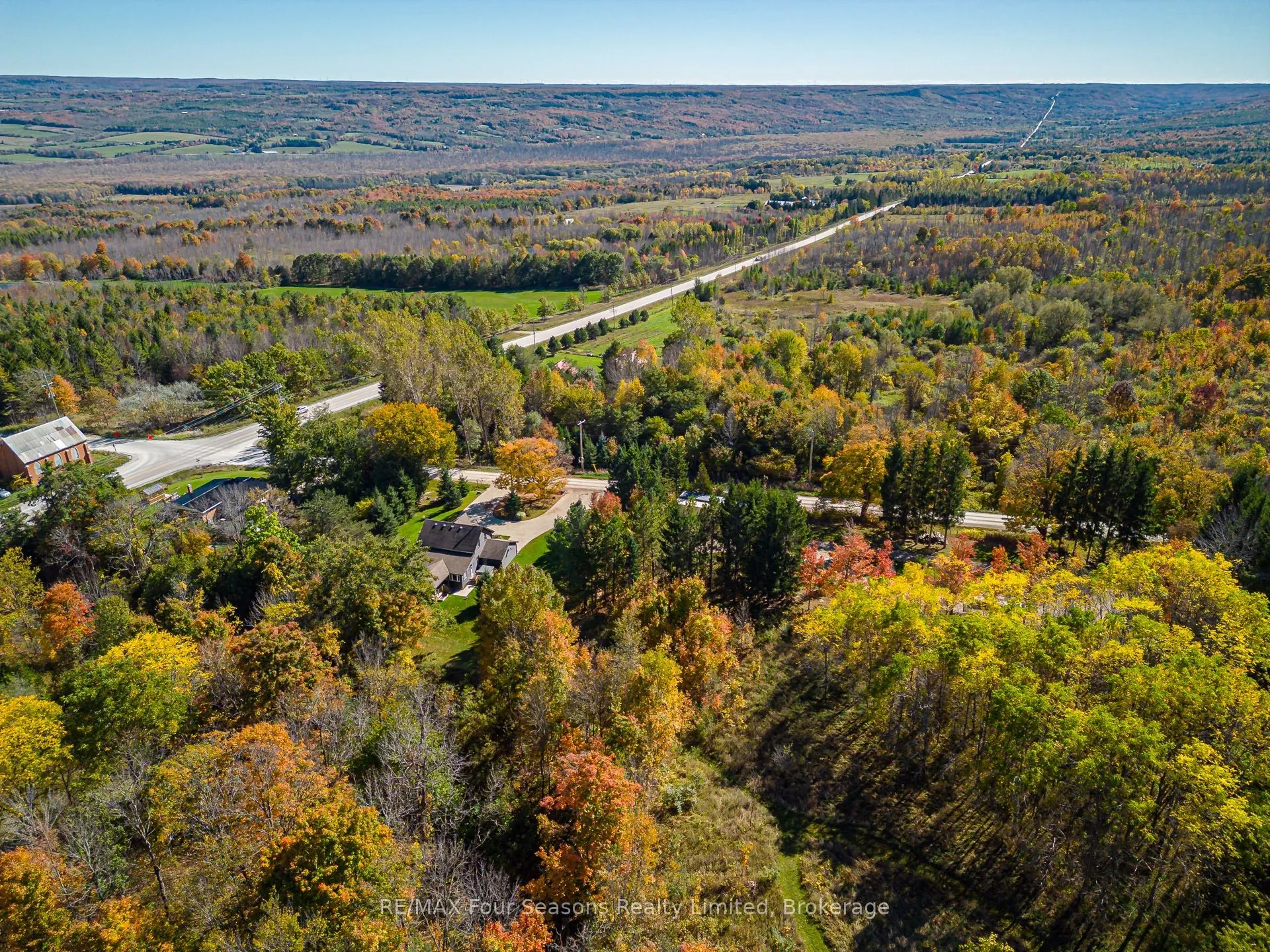 686267 19 Side Road
