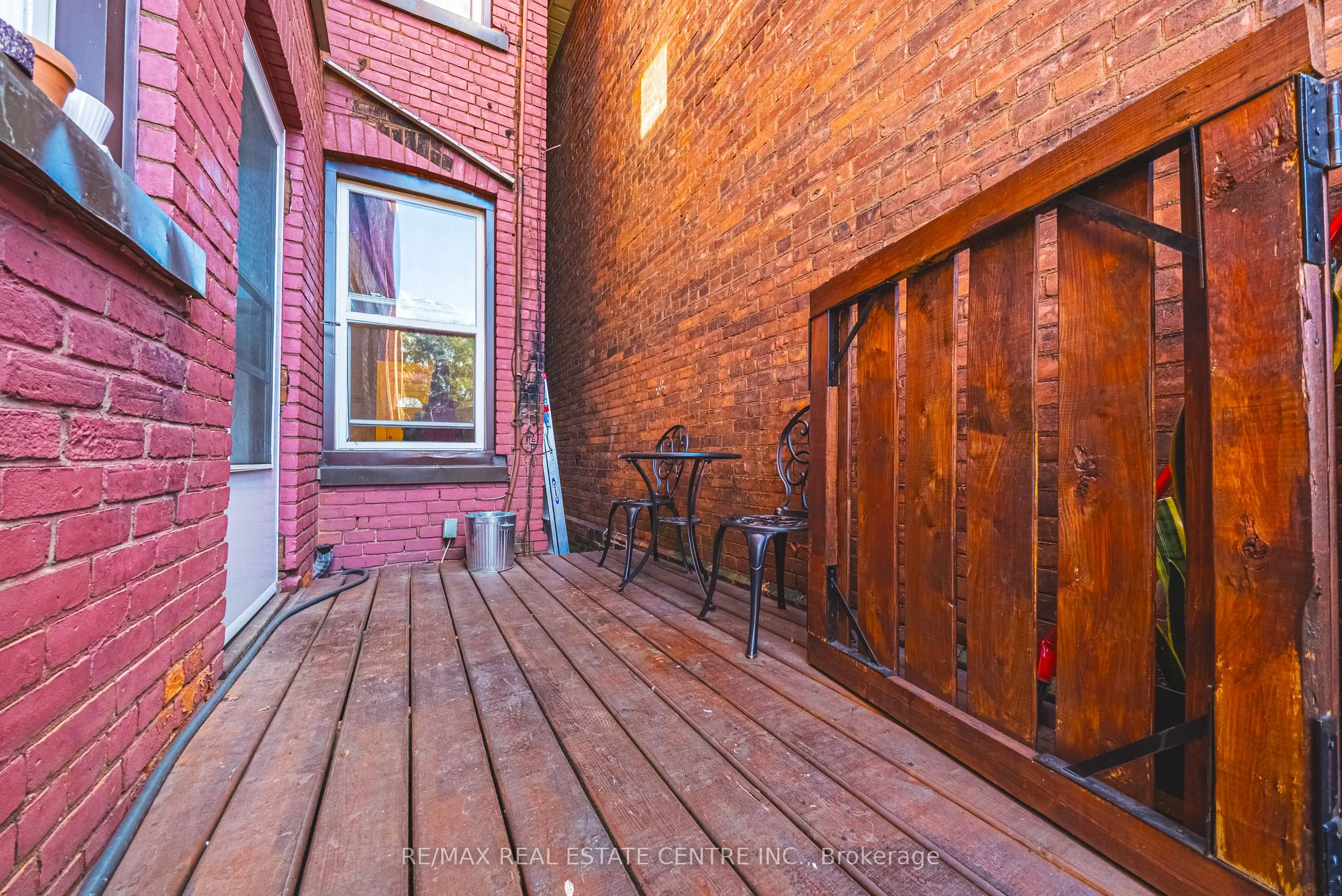 215 Mary Street