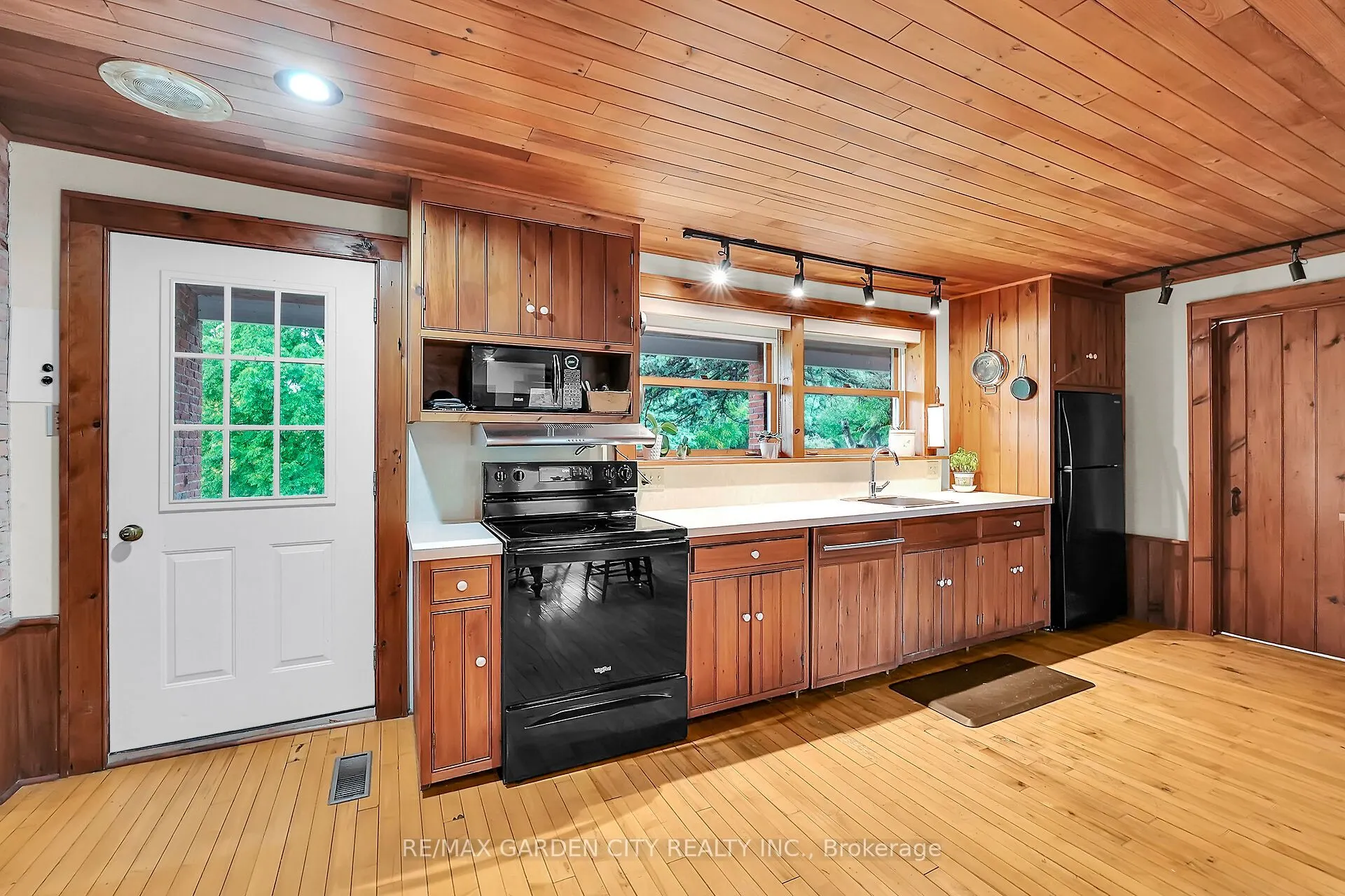 2432 Seburn Road