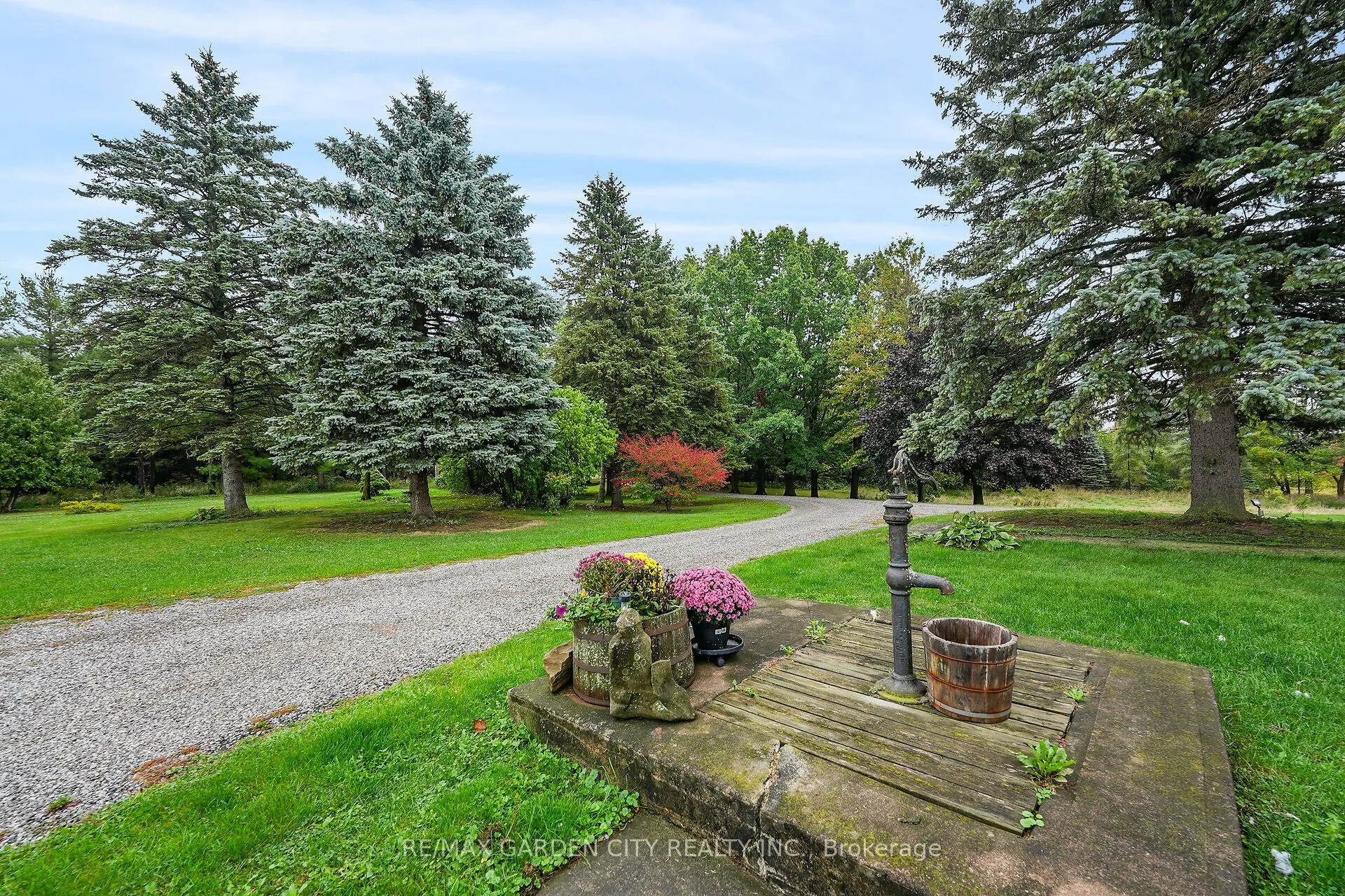 2432 Seburn Road