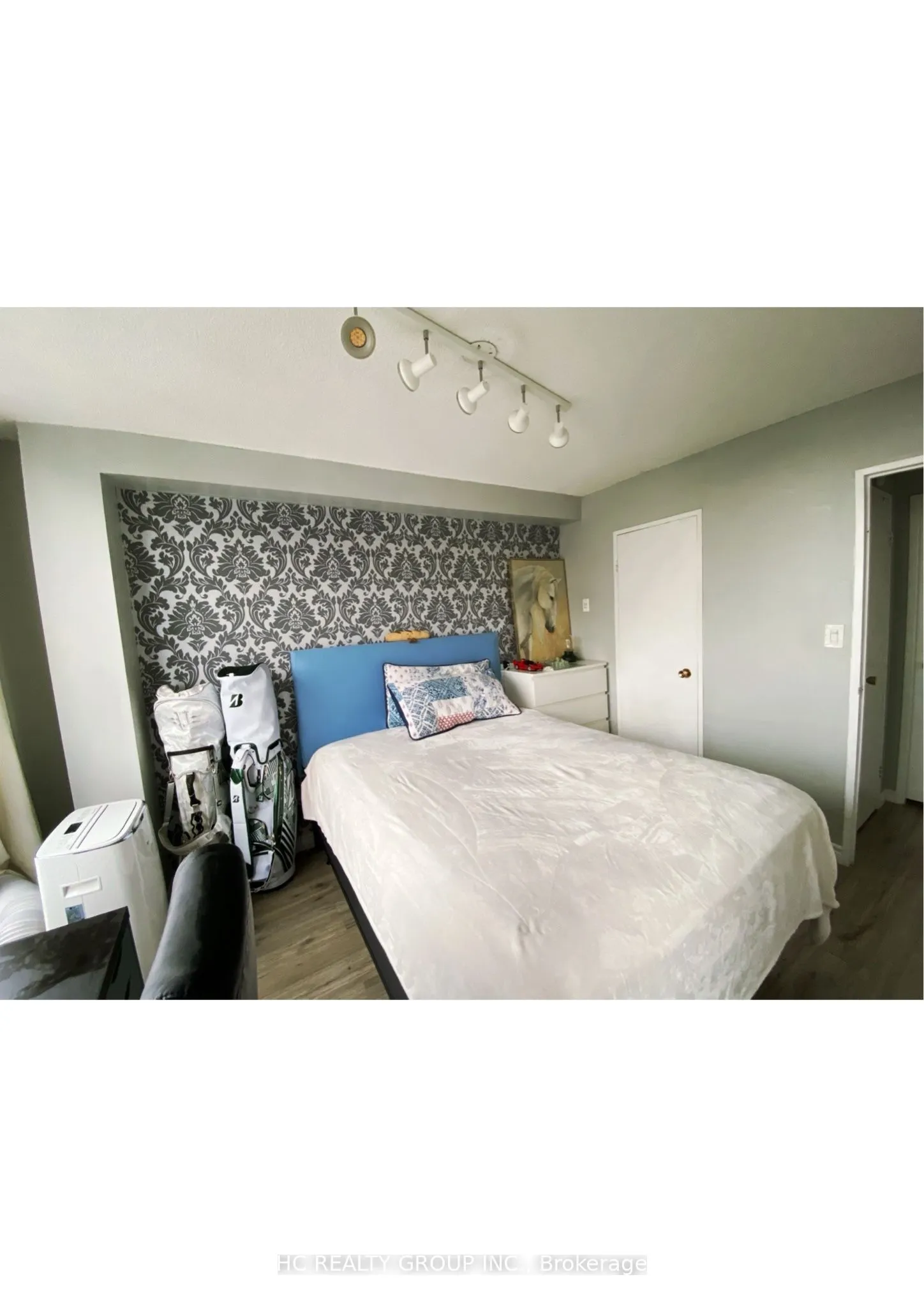 150 Charlton Avenue E, #1903
