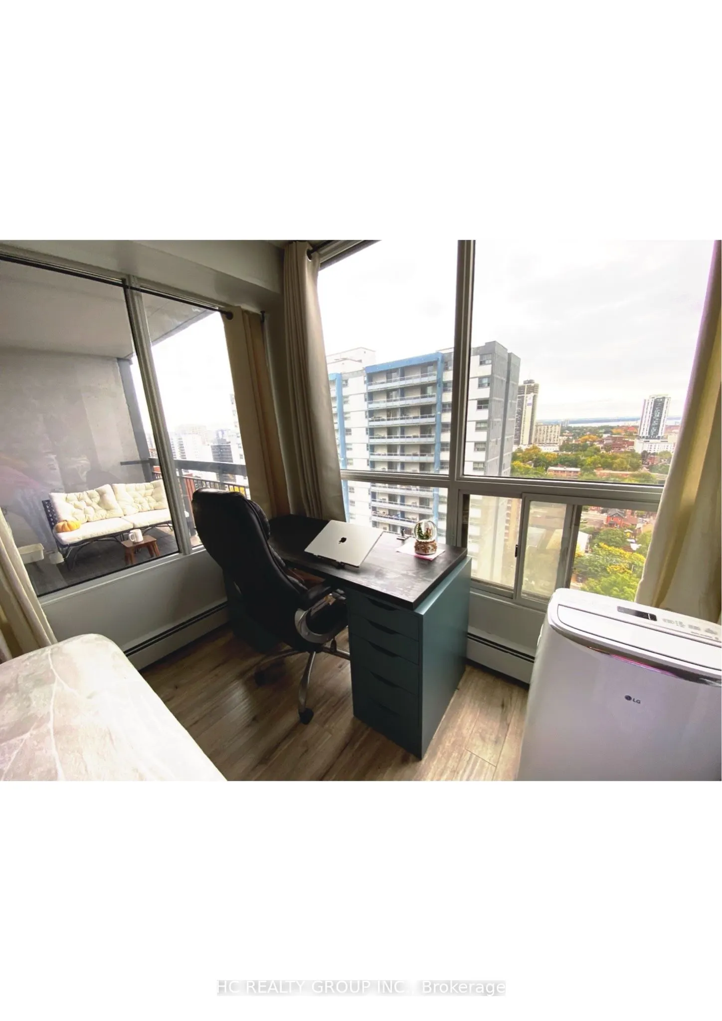 150 Charlton Avenue E, #1903