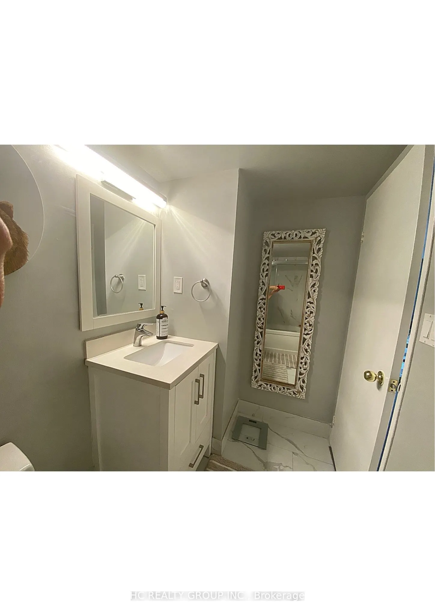 150 Charlton Avenue E, #1903