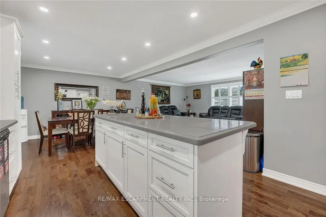 982 Highland Road E