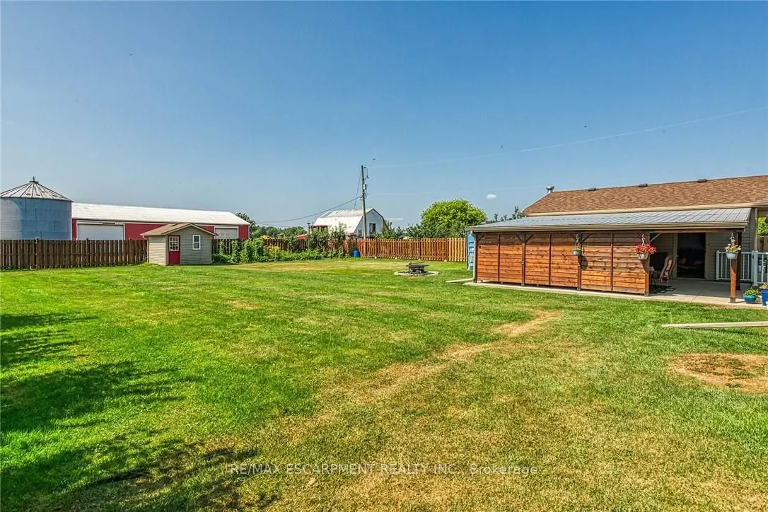 982 Highland Road E