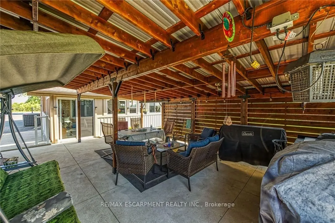 982 Highland Road E