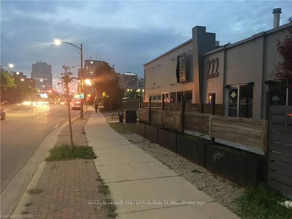 222 WELLINGTON Street, #102