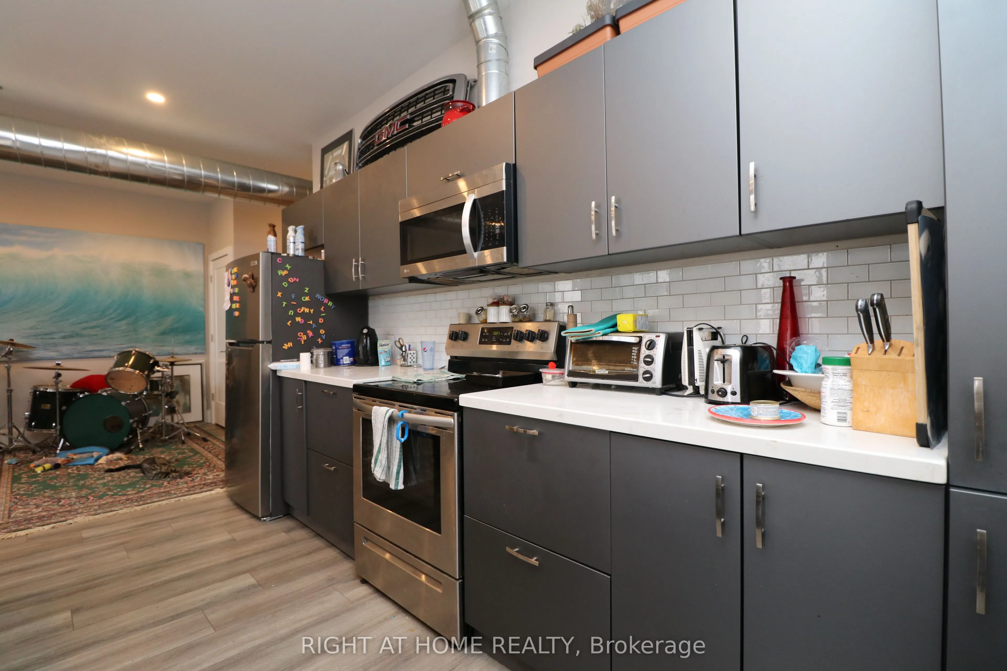 69 King Street W, #2