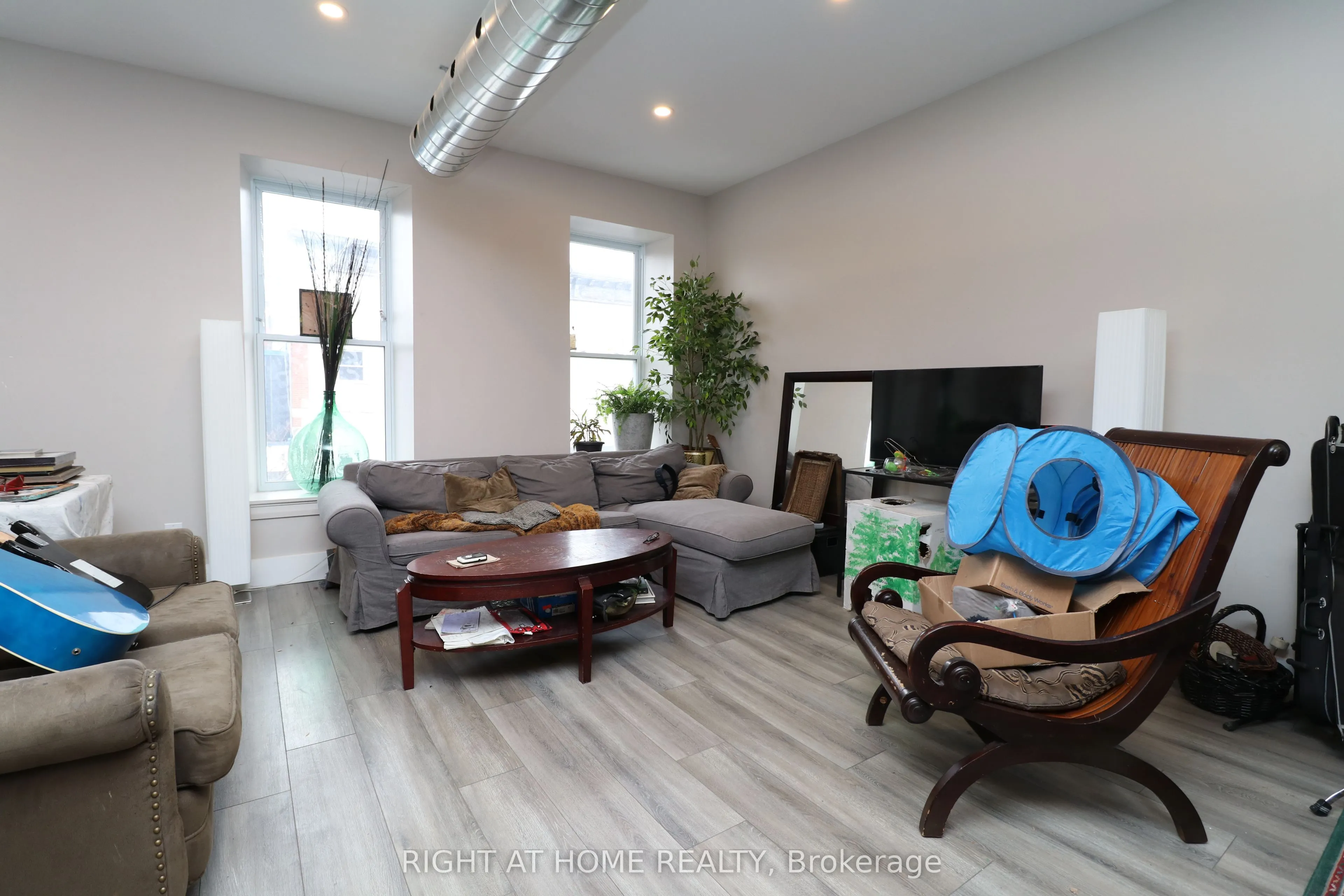 69 King Street W, #2