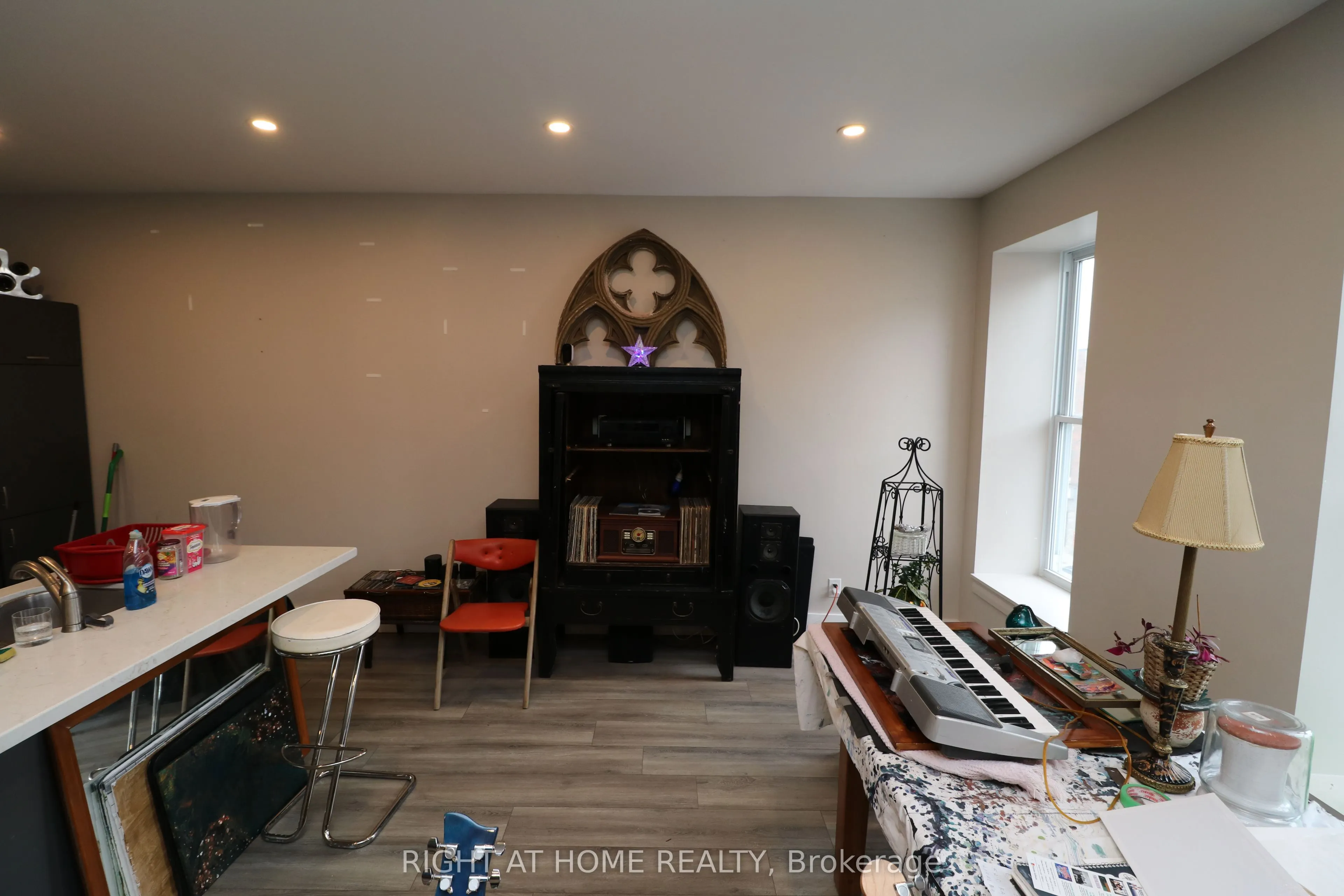 69 King Street W, #2