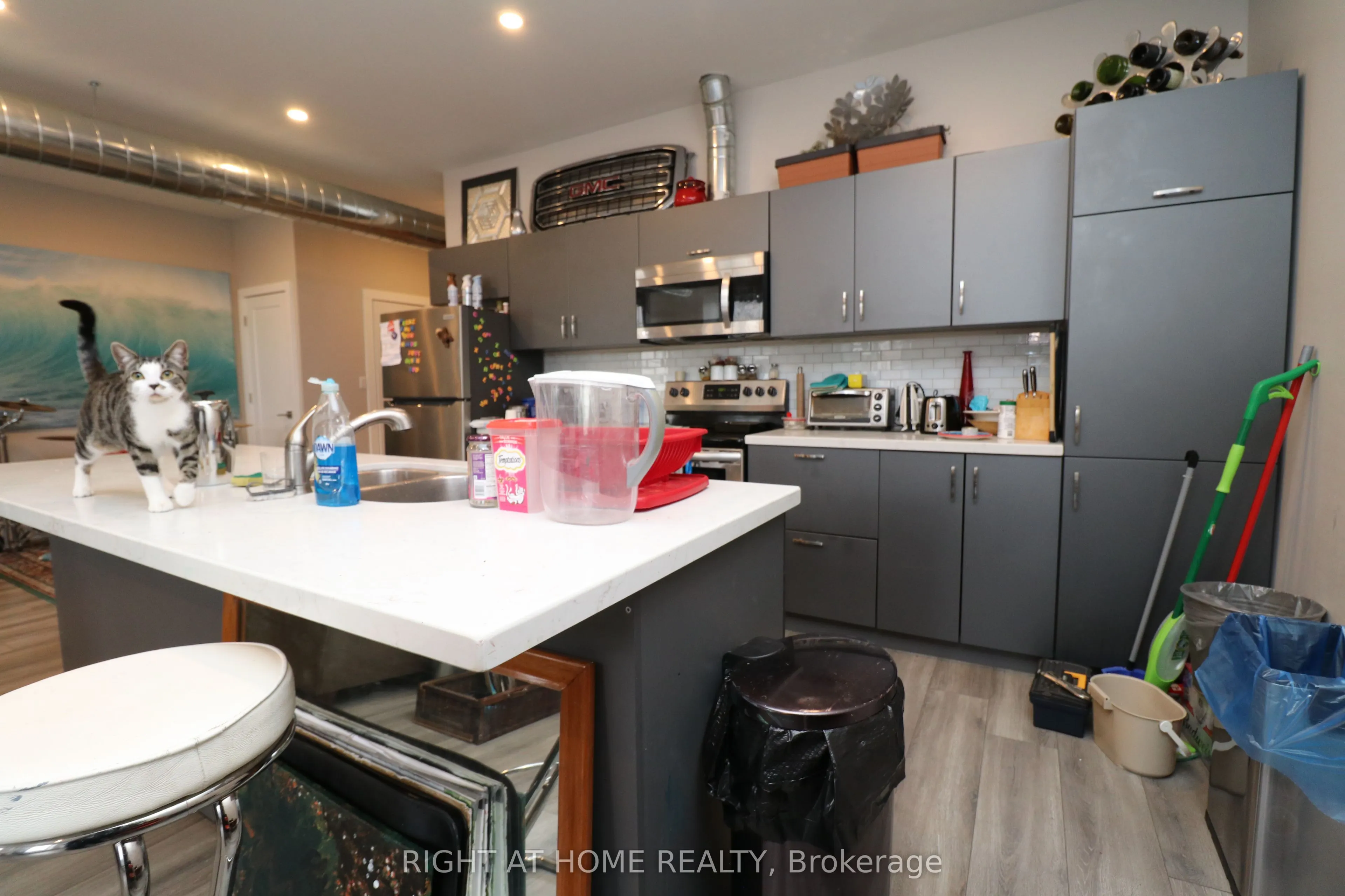 69 King Street W, #2