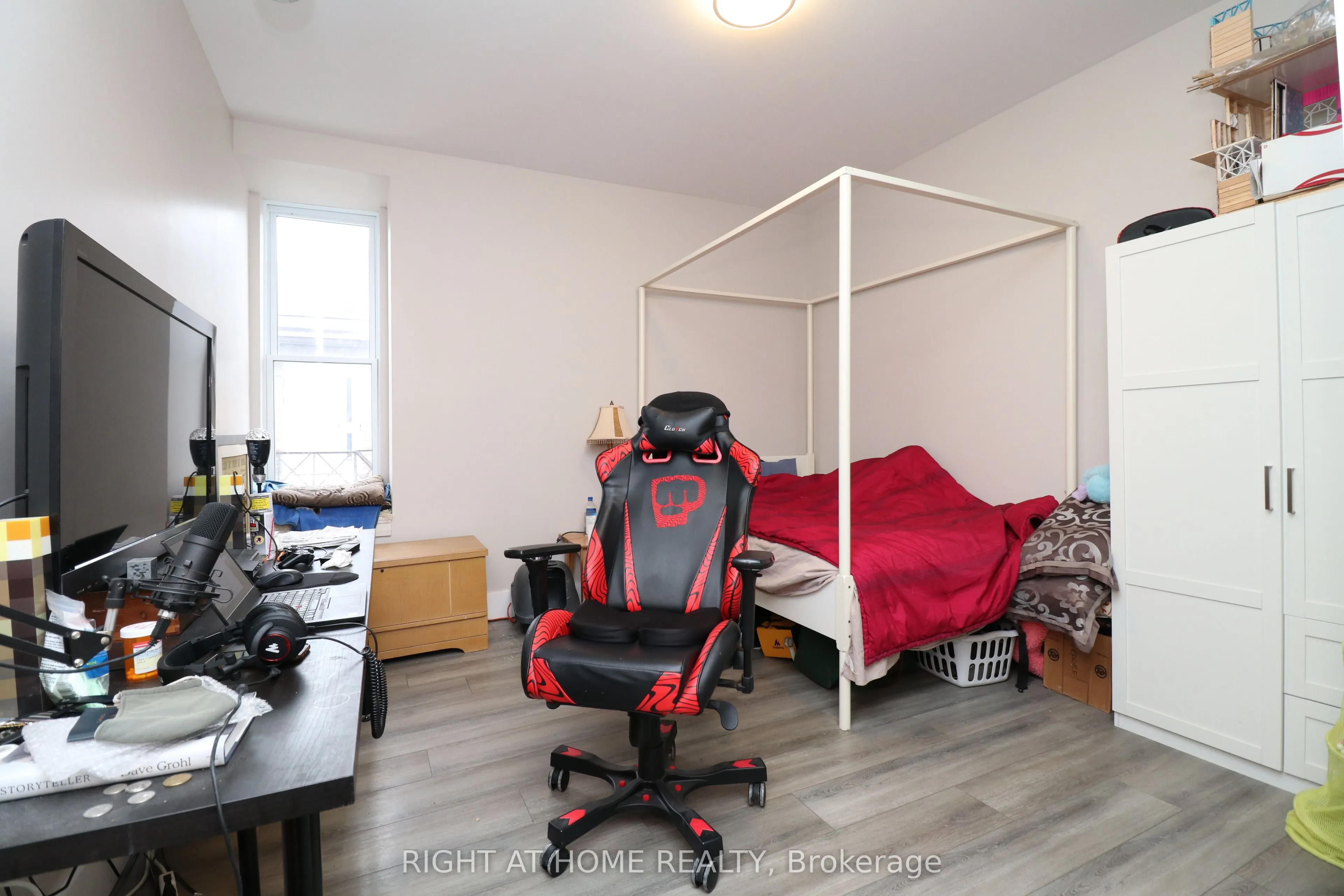 69 King Street W, #2