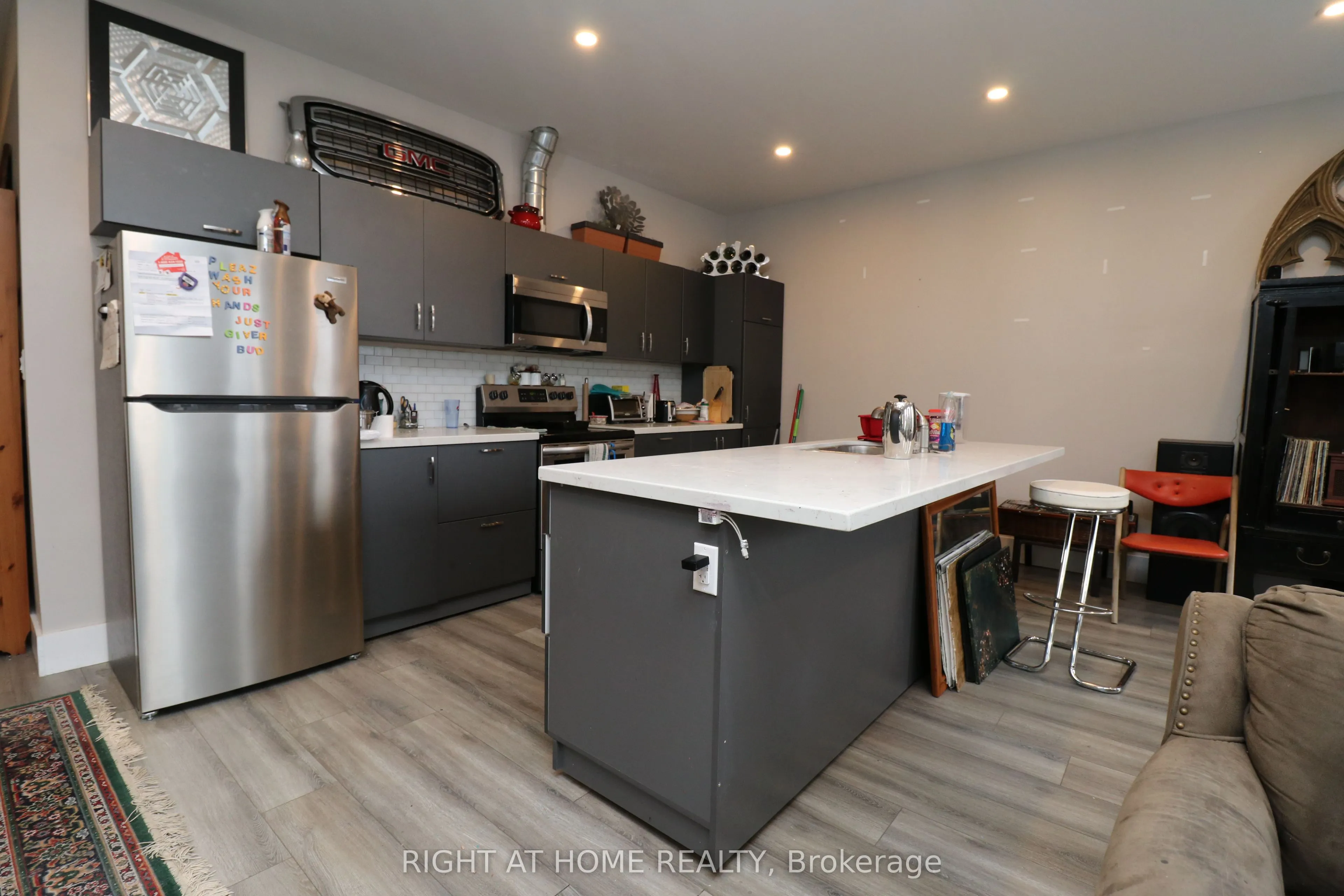 69 King Street W, #2