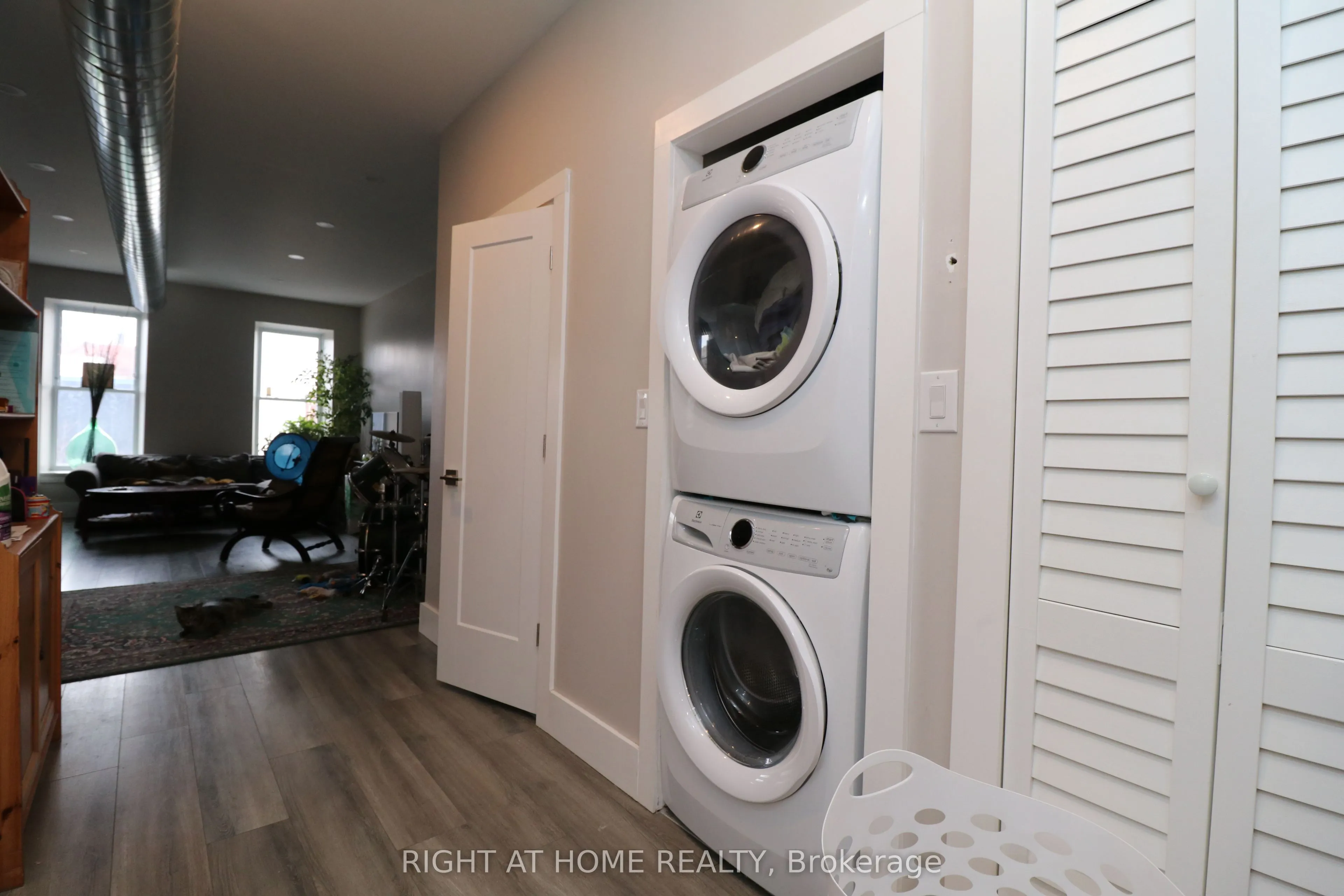 69 King Street W, #2