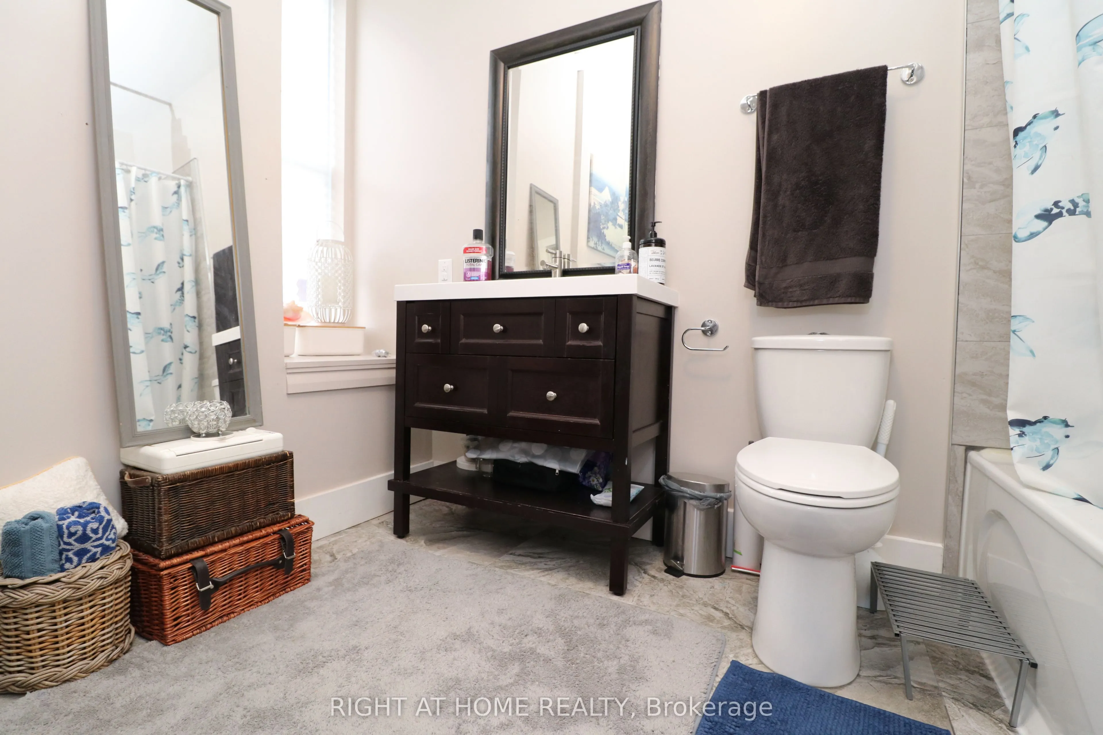 69 King Street W, #2