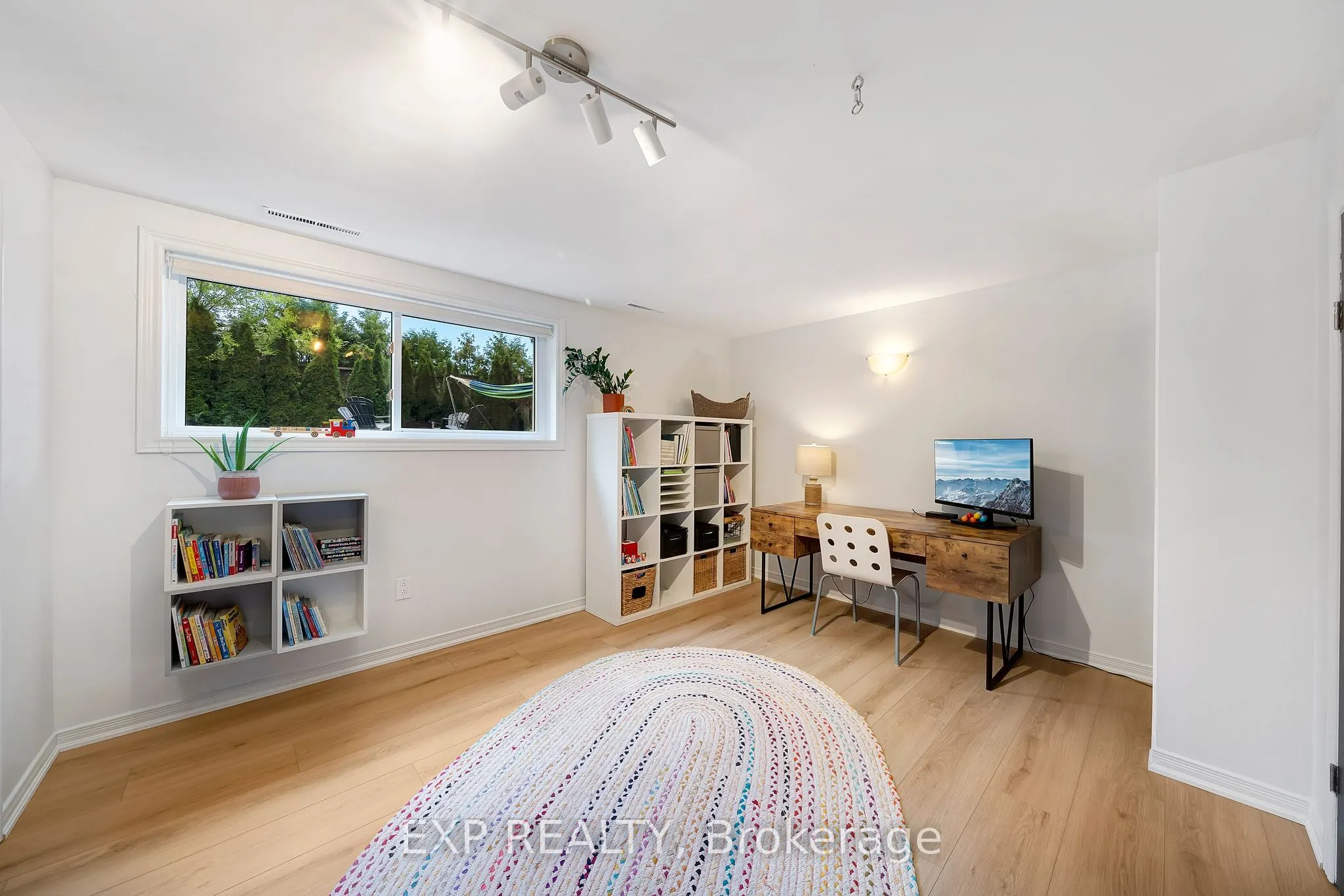 7 Redwood Drive