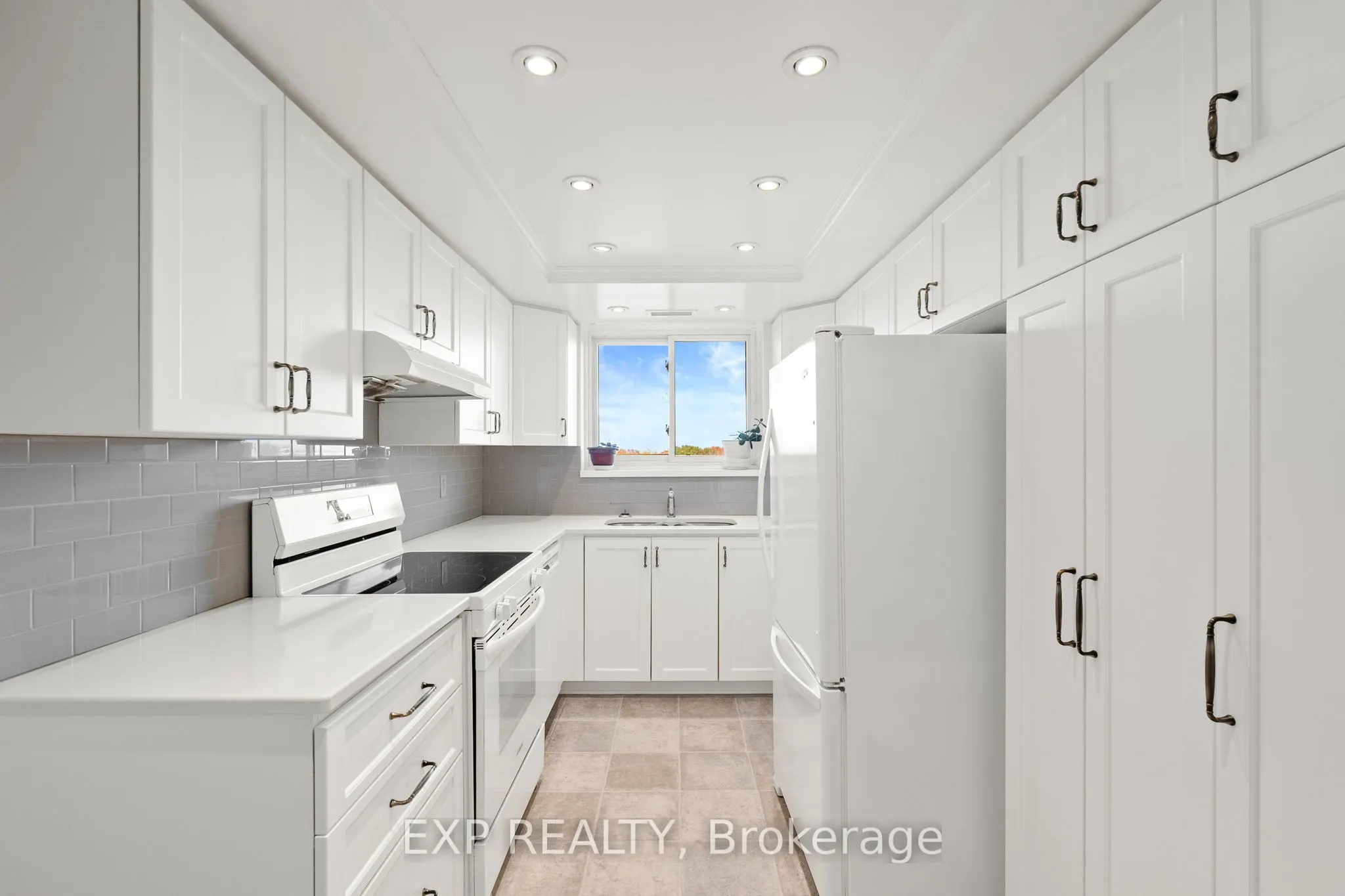 1705 Playfair Drive, #903