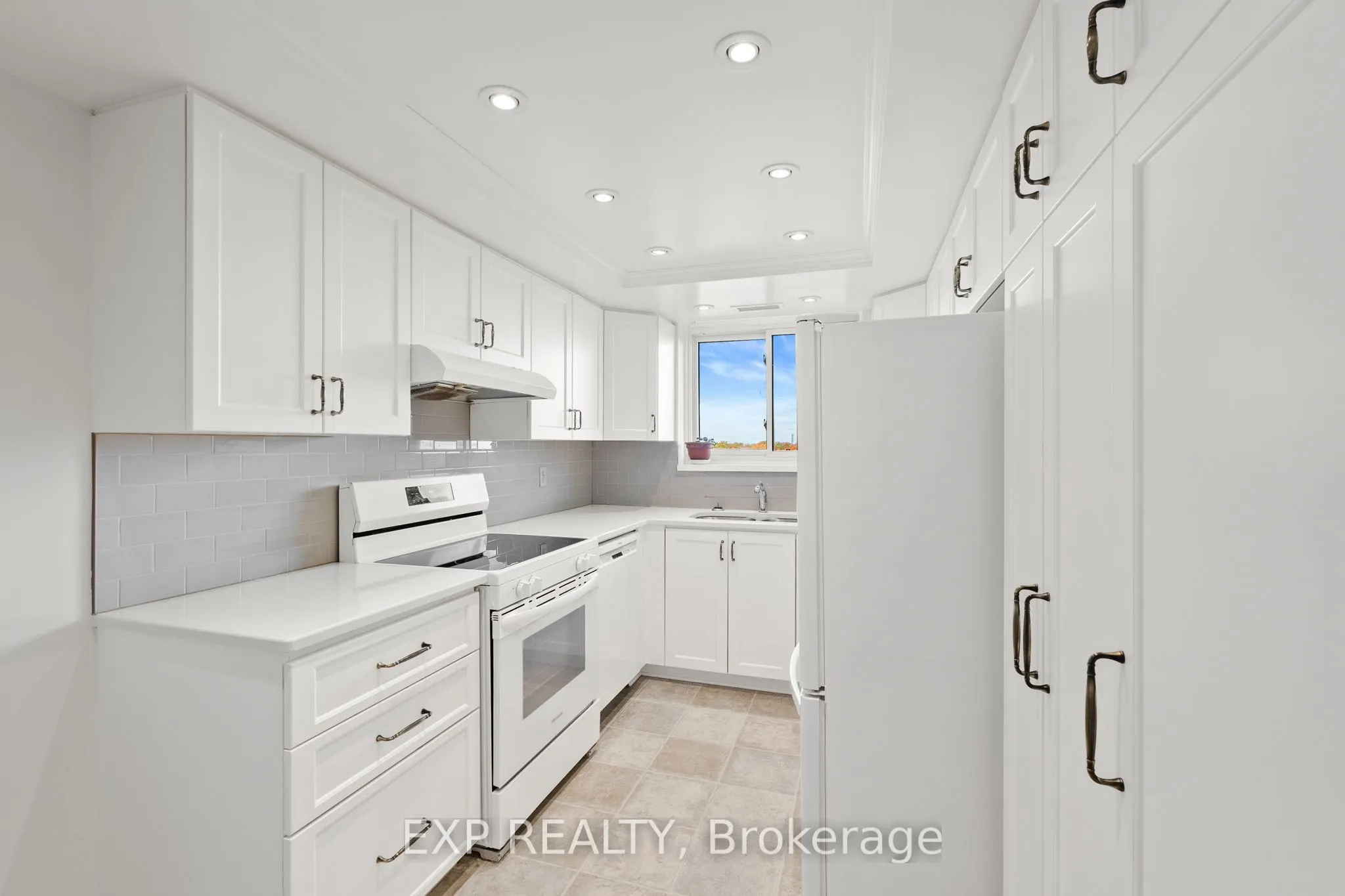1705 Playfair Drive, #903