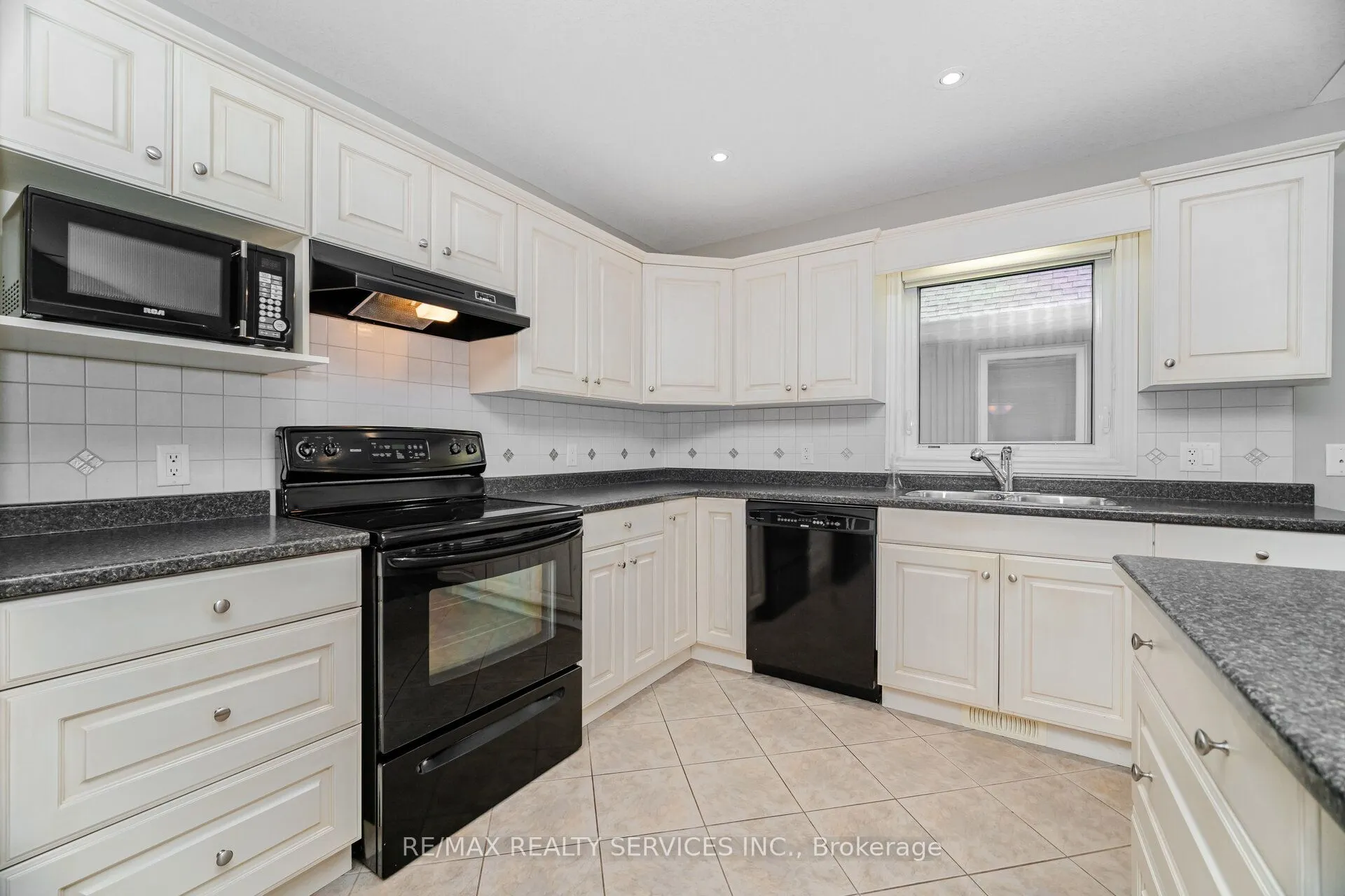 43 Rose Glen Crescent, #20