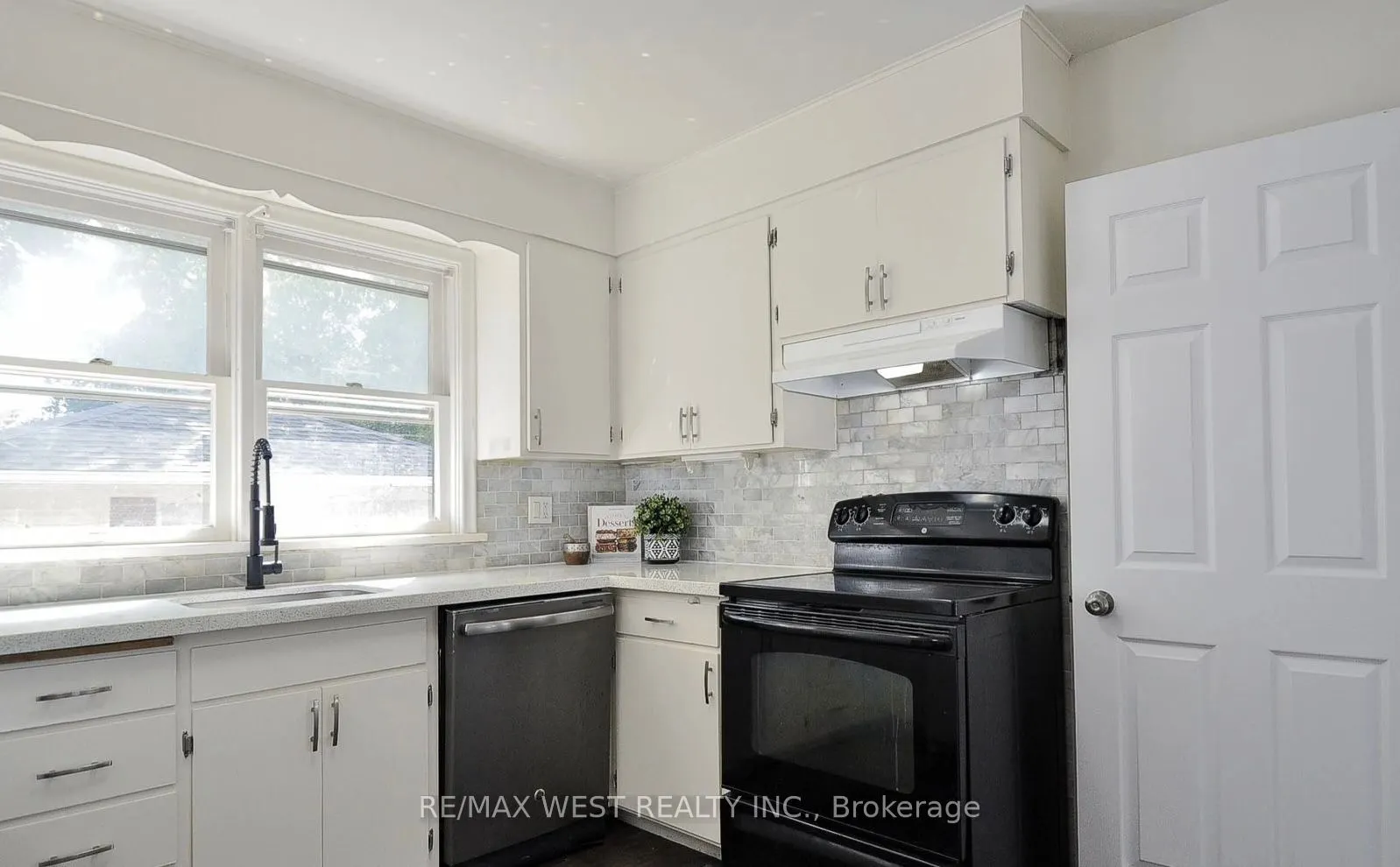 442 Highland Road E