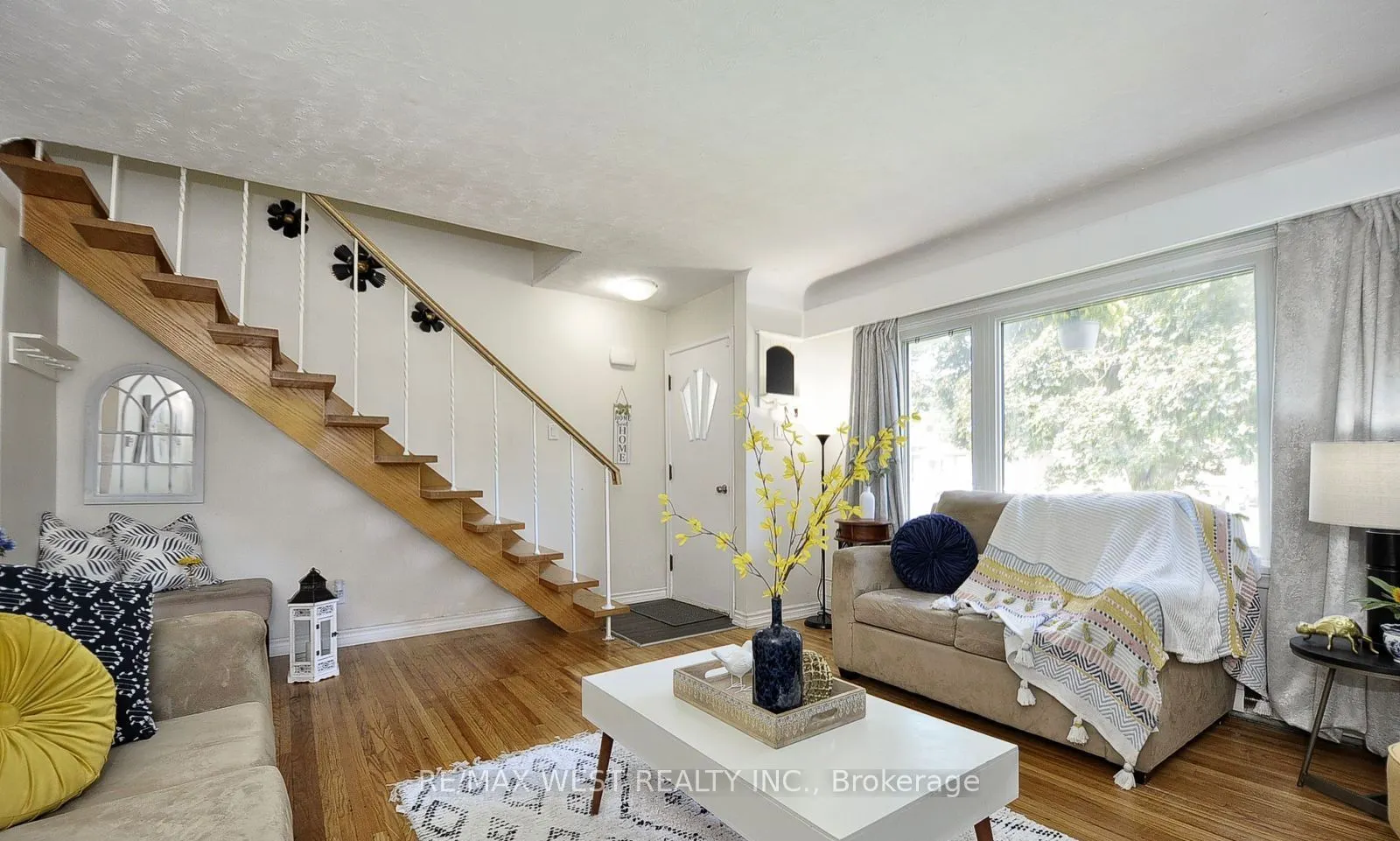 442 Highland Road E
