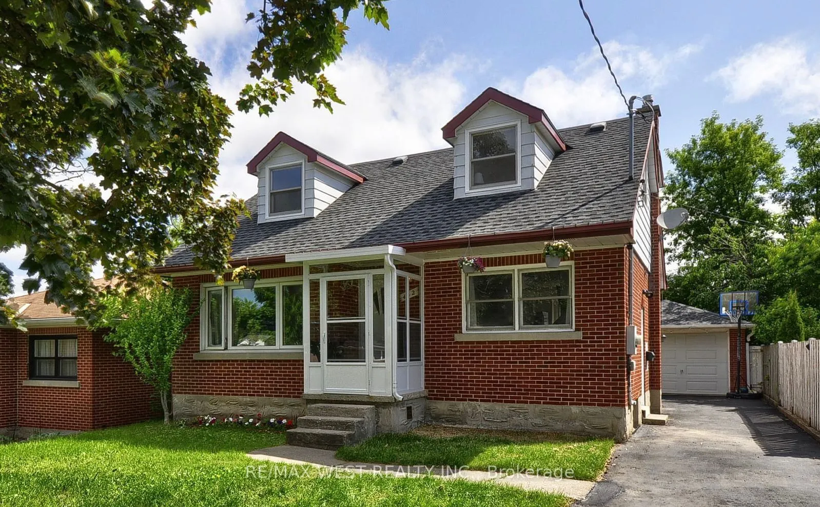 442 Highland Road E